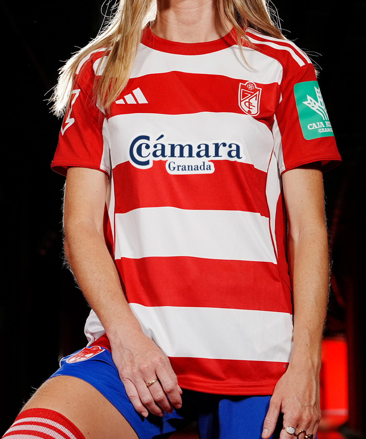 1_equipacion_mujer_frontal.png