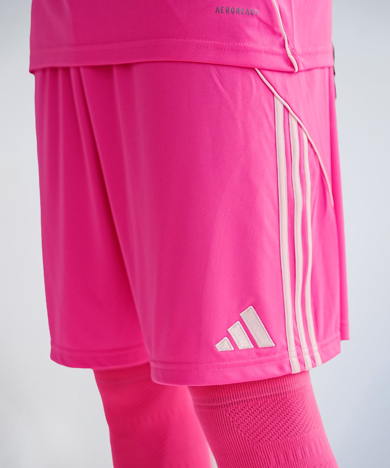 4_EQUIPACION_PANTALON_ADIDAS.jpg