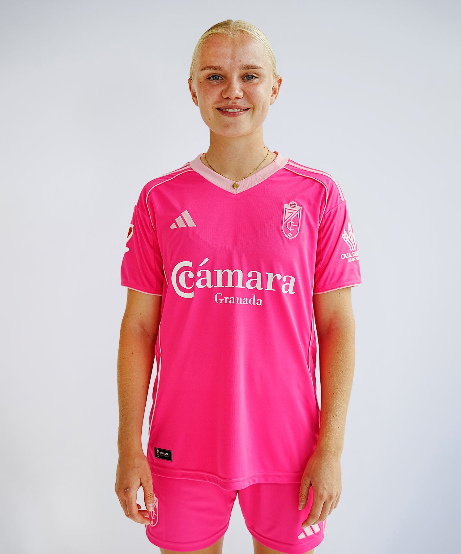 4_equipacion_mujer_frontal.jpg