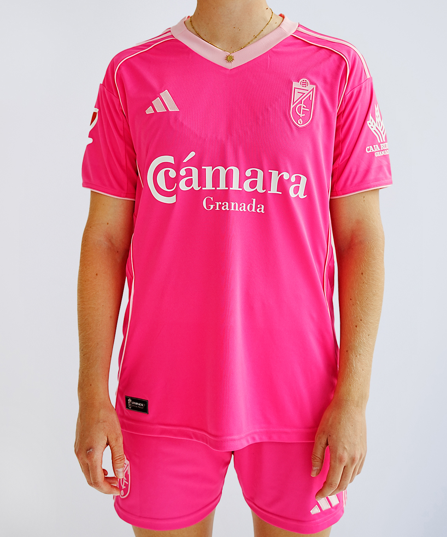 4_equipacion_mujer_frontal.png