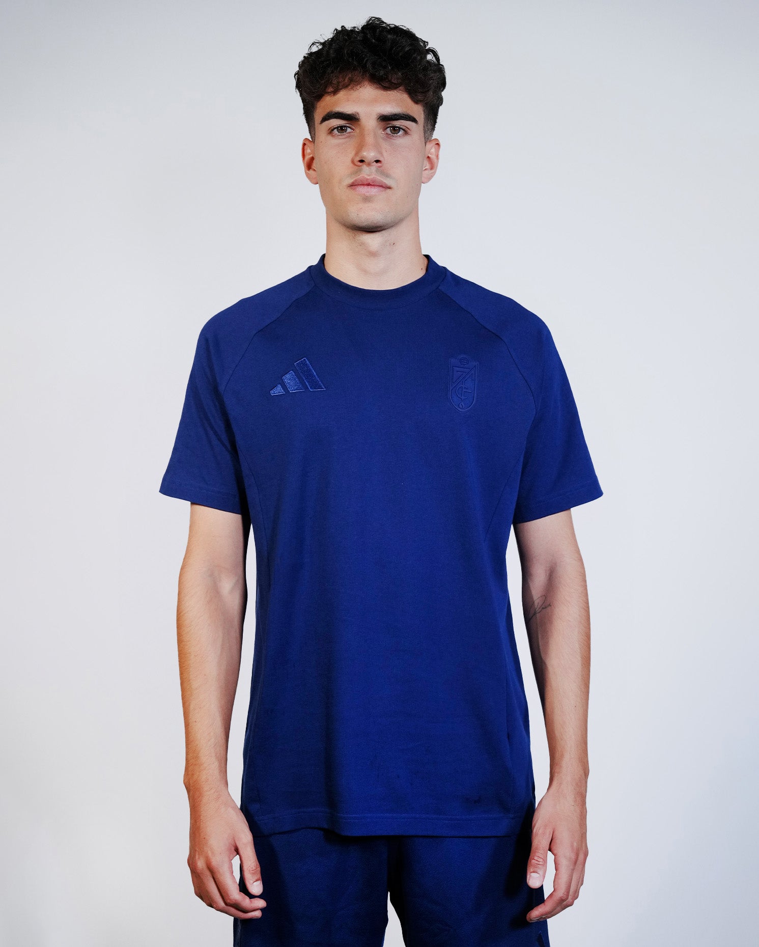 Camiseta Travel Azul Hombre adidas 25-26