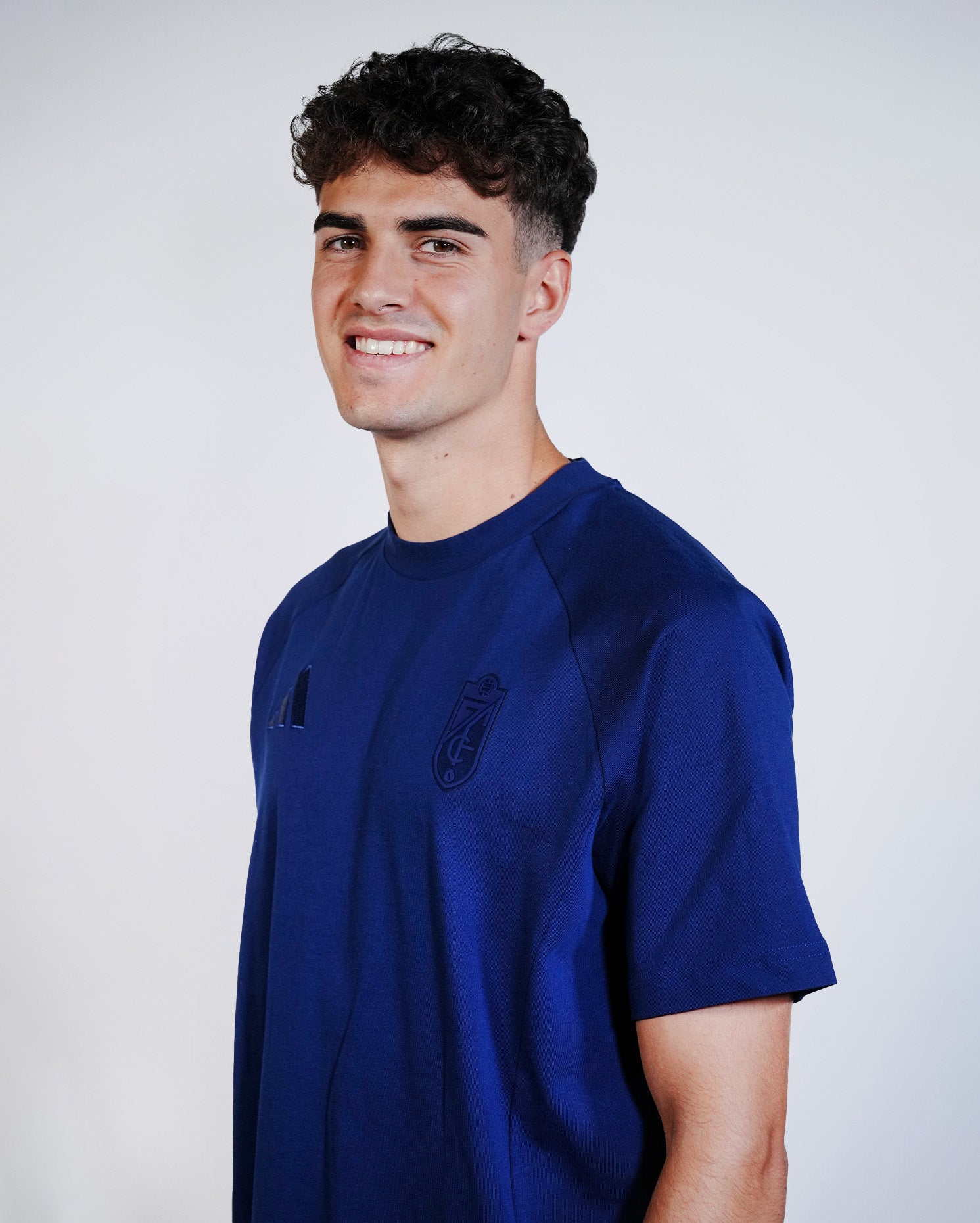 Camiseta Travel Azul Hombre adidas 25-26