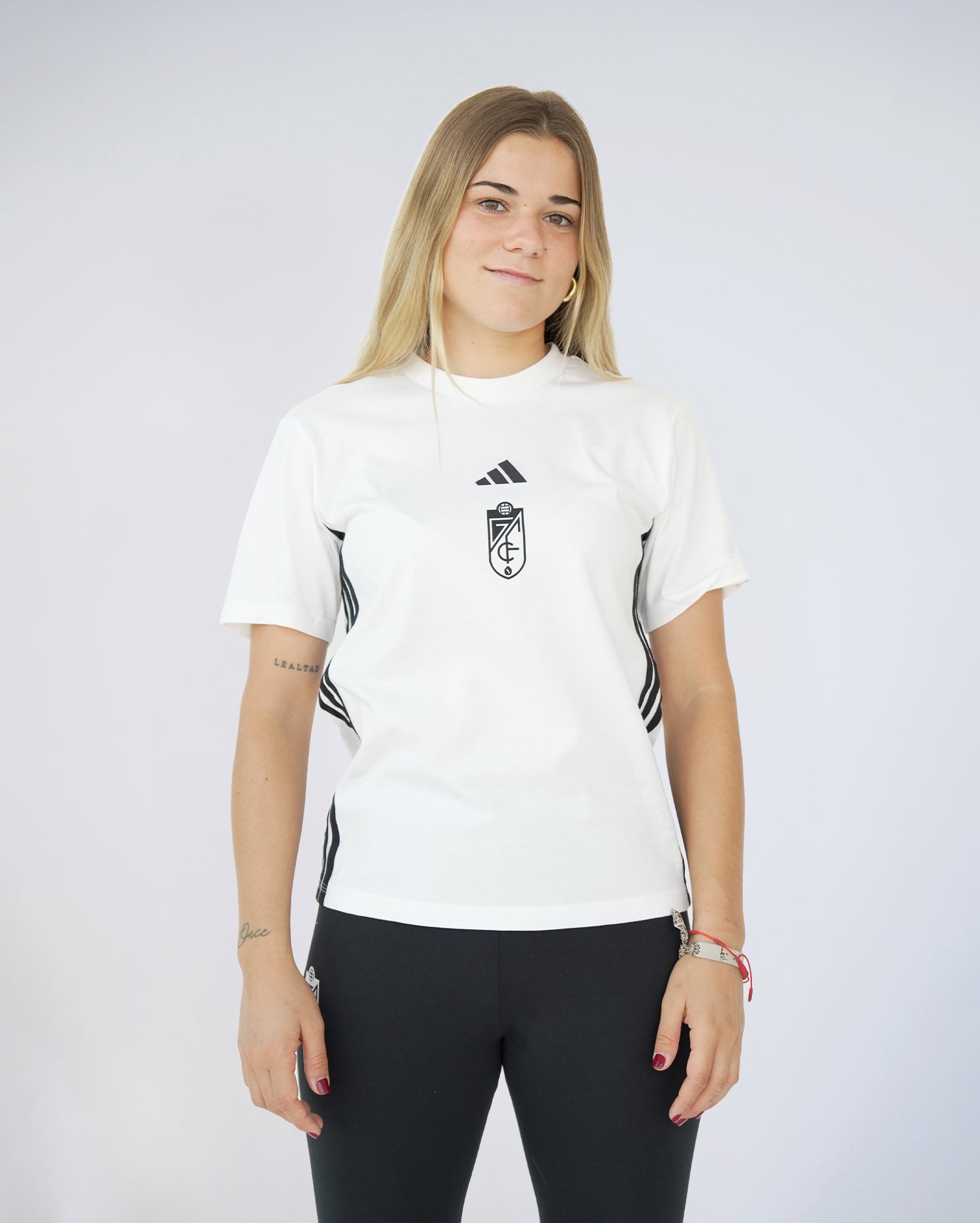 Camiseta ESS Blanca Mujer adidas 25-26