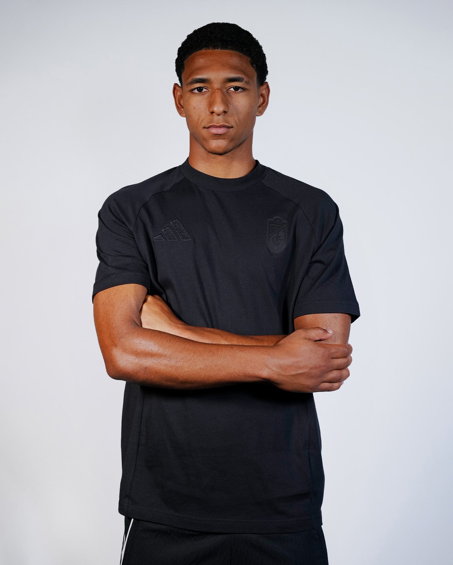 Camiseta Travel Negra Hombre adidas 25-26