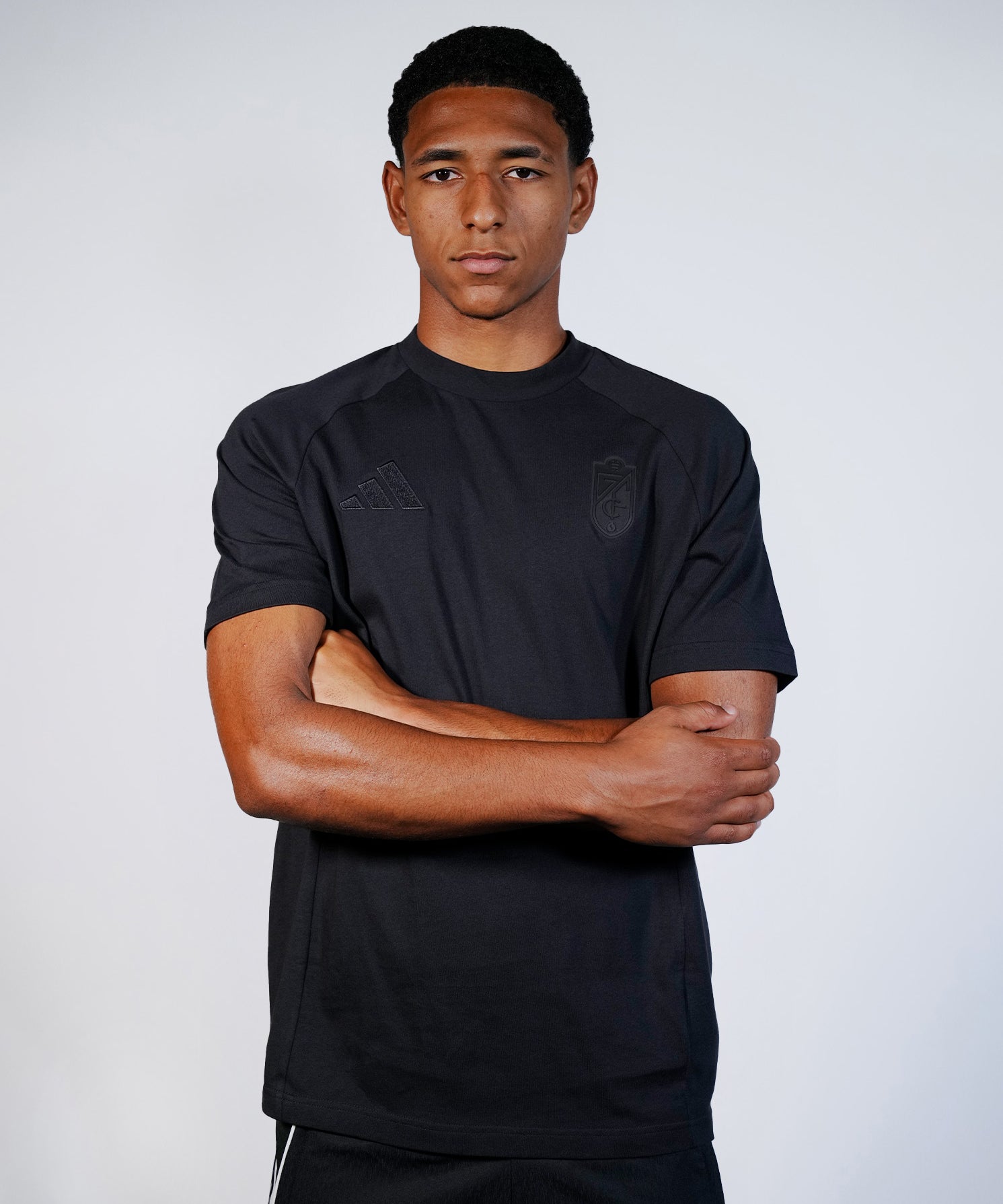 CAMISETA_NEGRA_1.jpg
