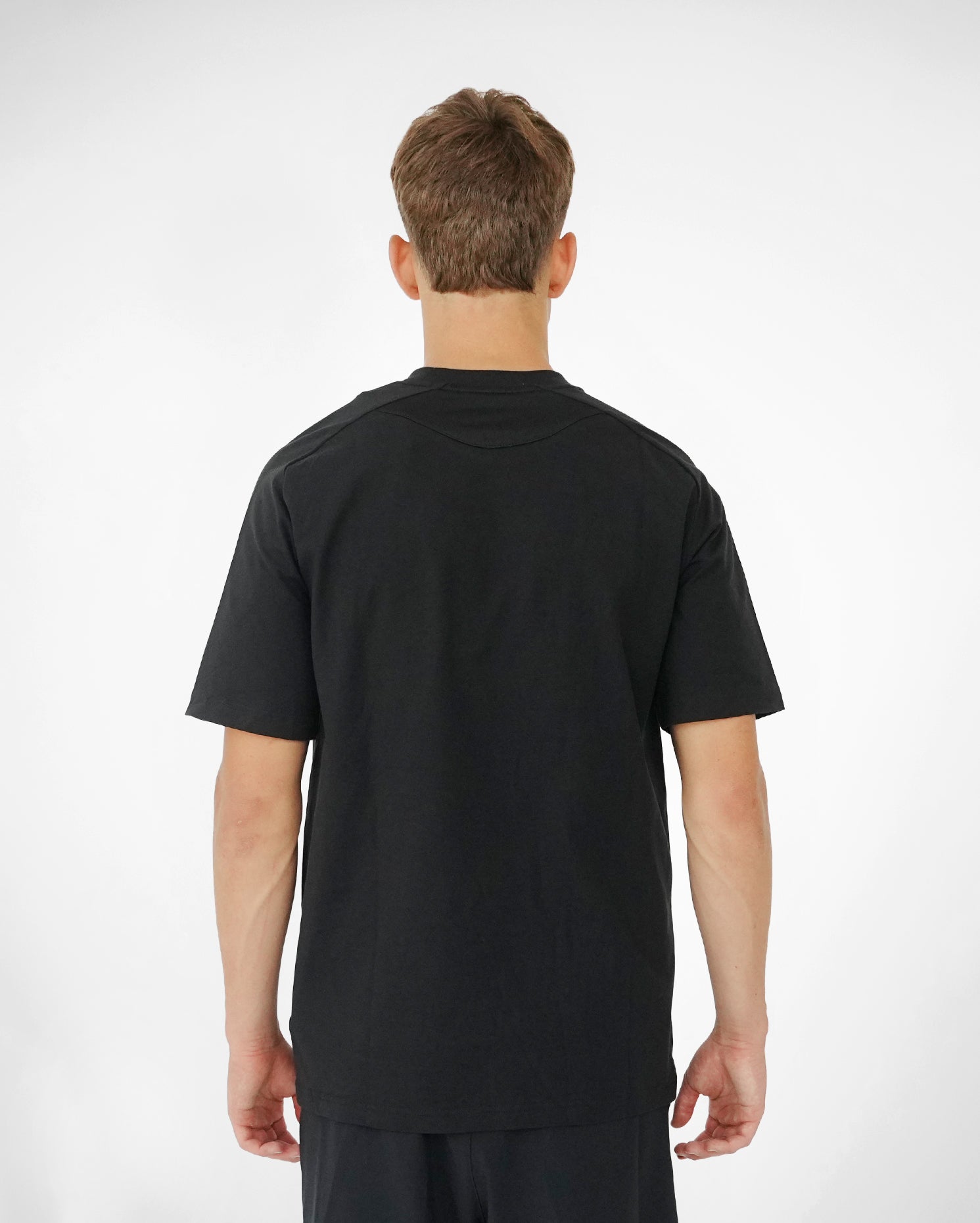 Camiseta Travel Negra Hombre adidas 26-27