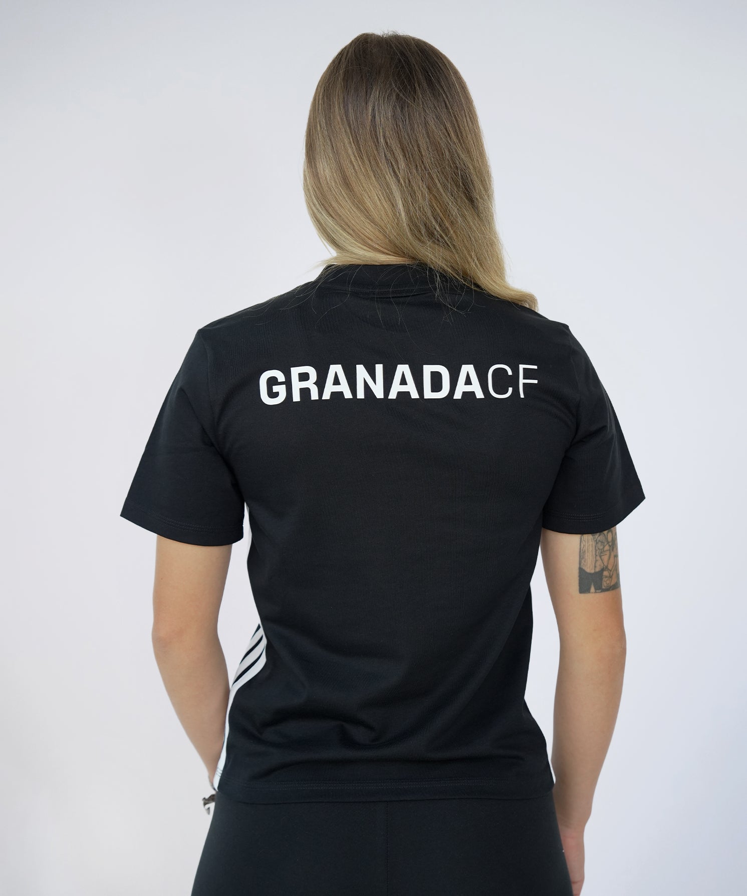 CAMISETA_NEGRA_FI_ESPALDA.jpg