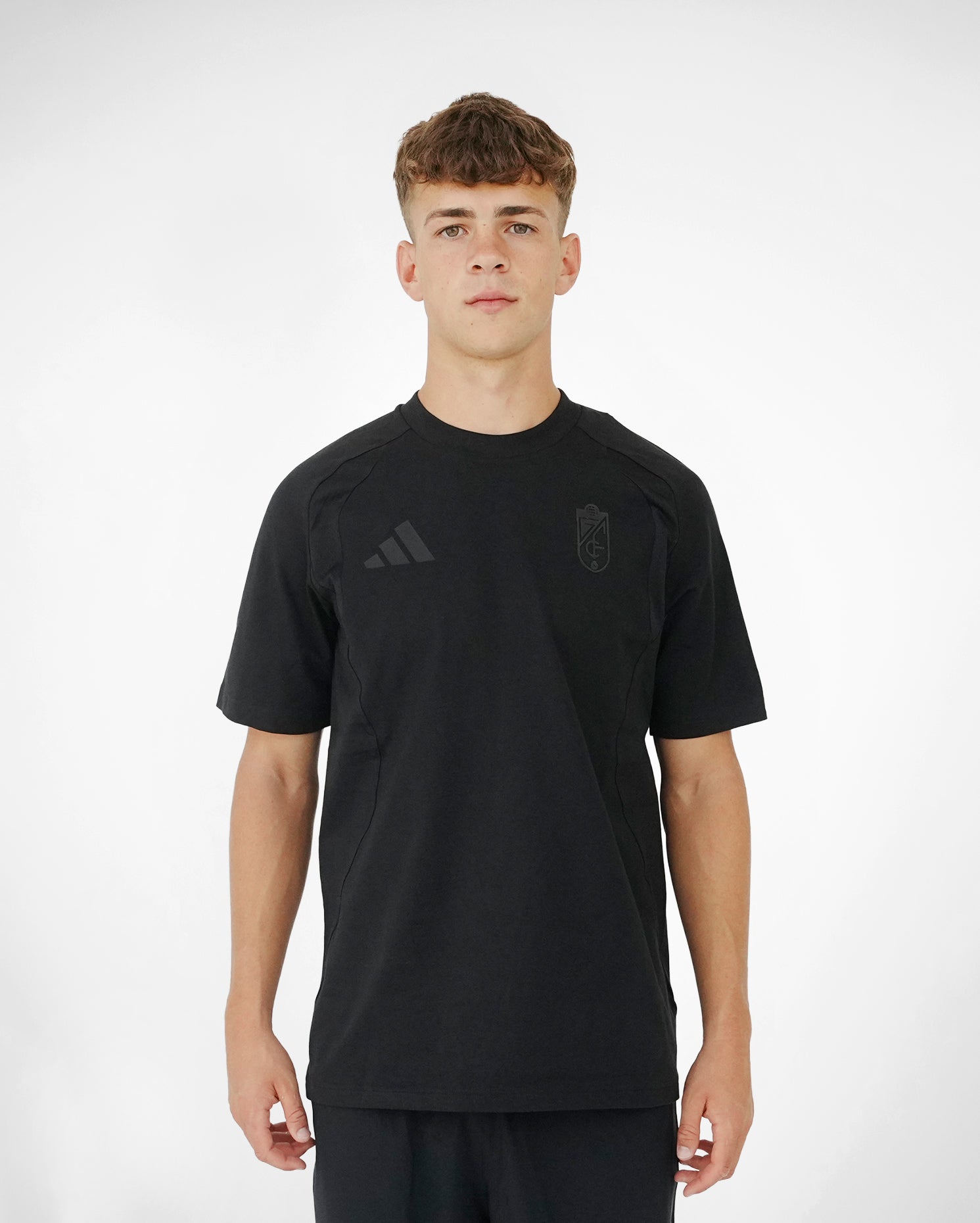 Camiseta Travel Negra Hombre adidas 26-27
