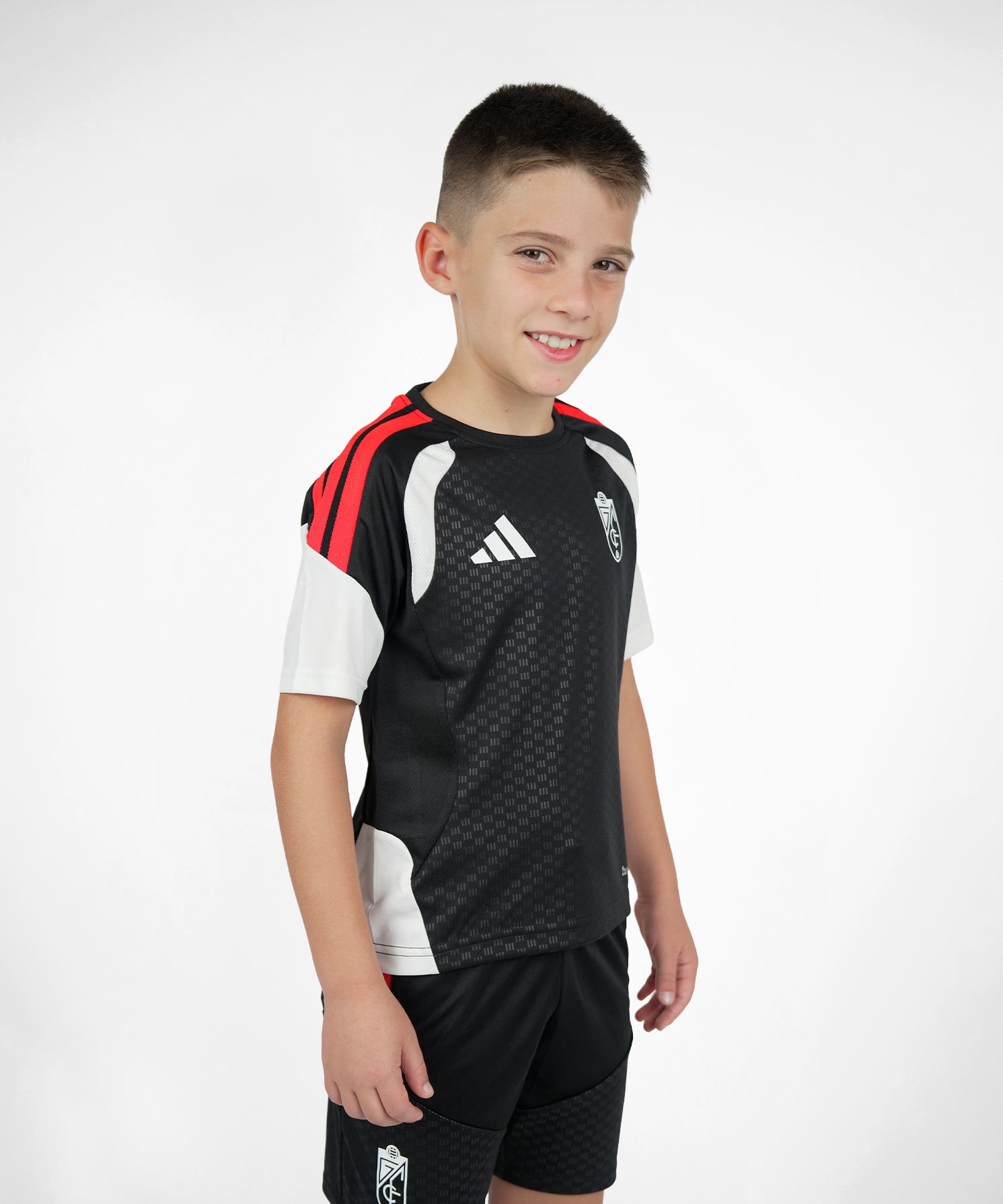 CAMISETA_NEGRA_LATERAL.jpg