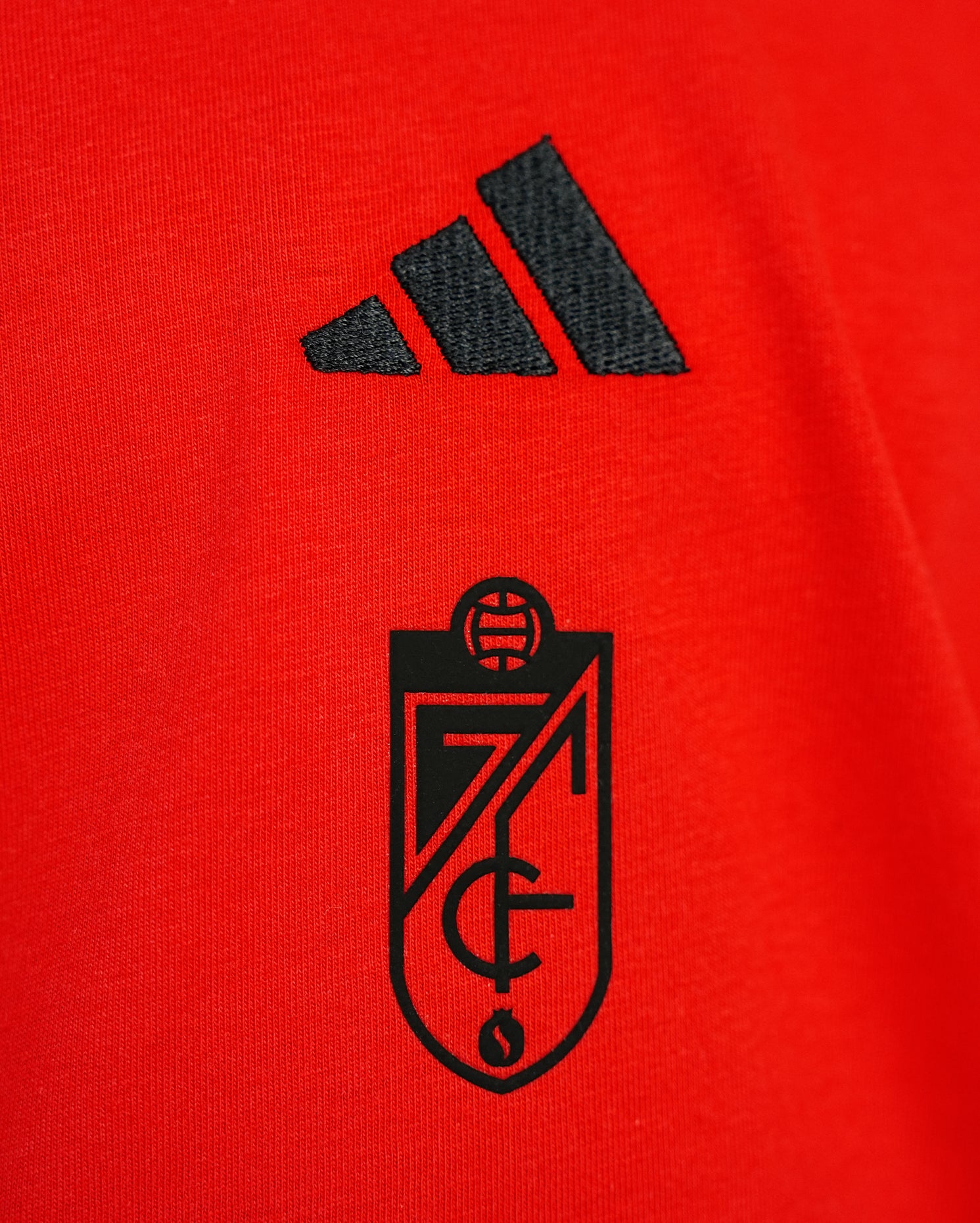 Camiseta ESS Roja Niño adidas 25-26