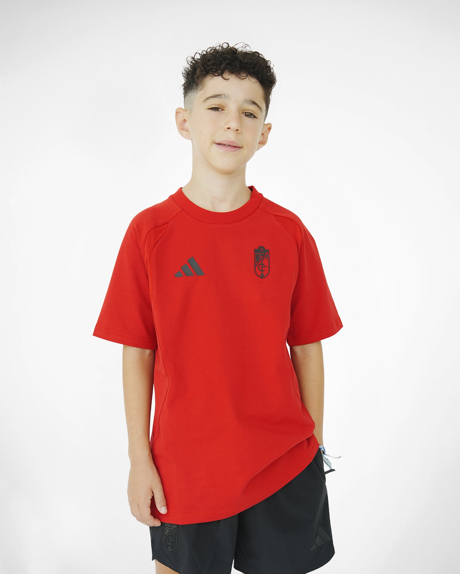 Camiseta Travel Roja Niño adidas 26-27