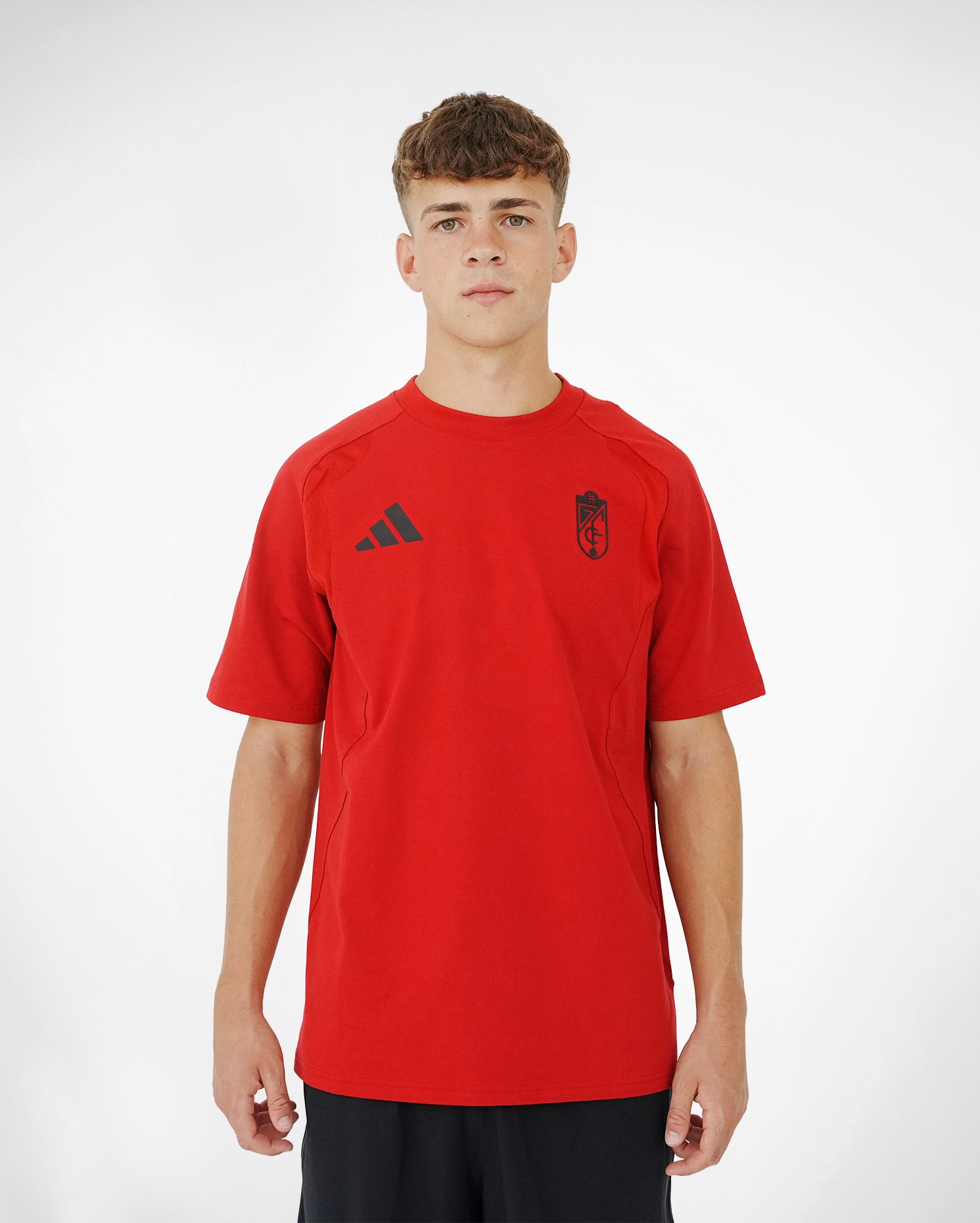 Camiseta Travel Roja Hombre adidas 26-27