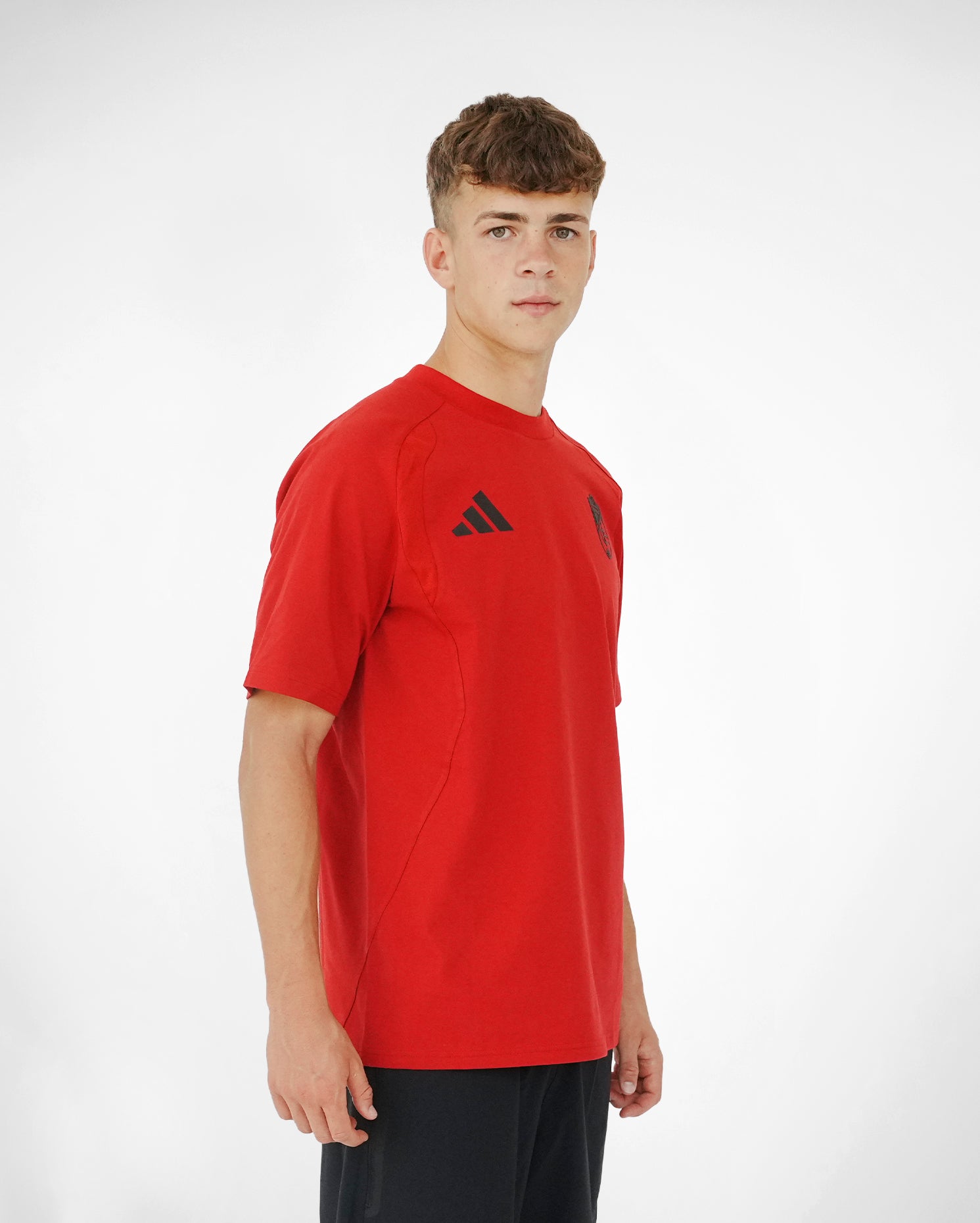 Camiseta Travel Roja Hombre adidas 26-27