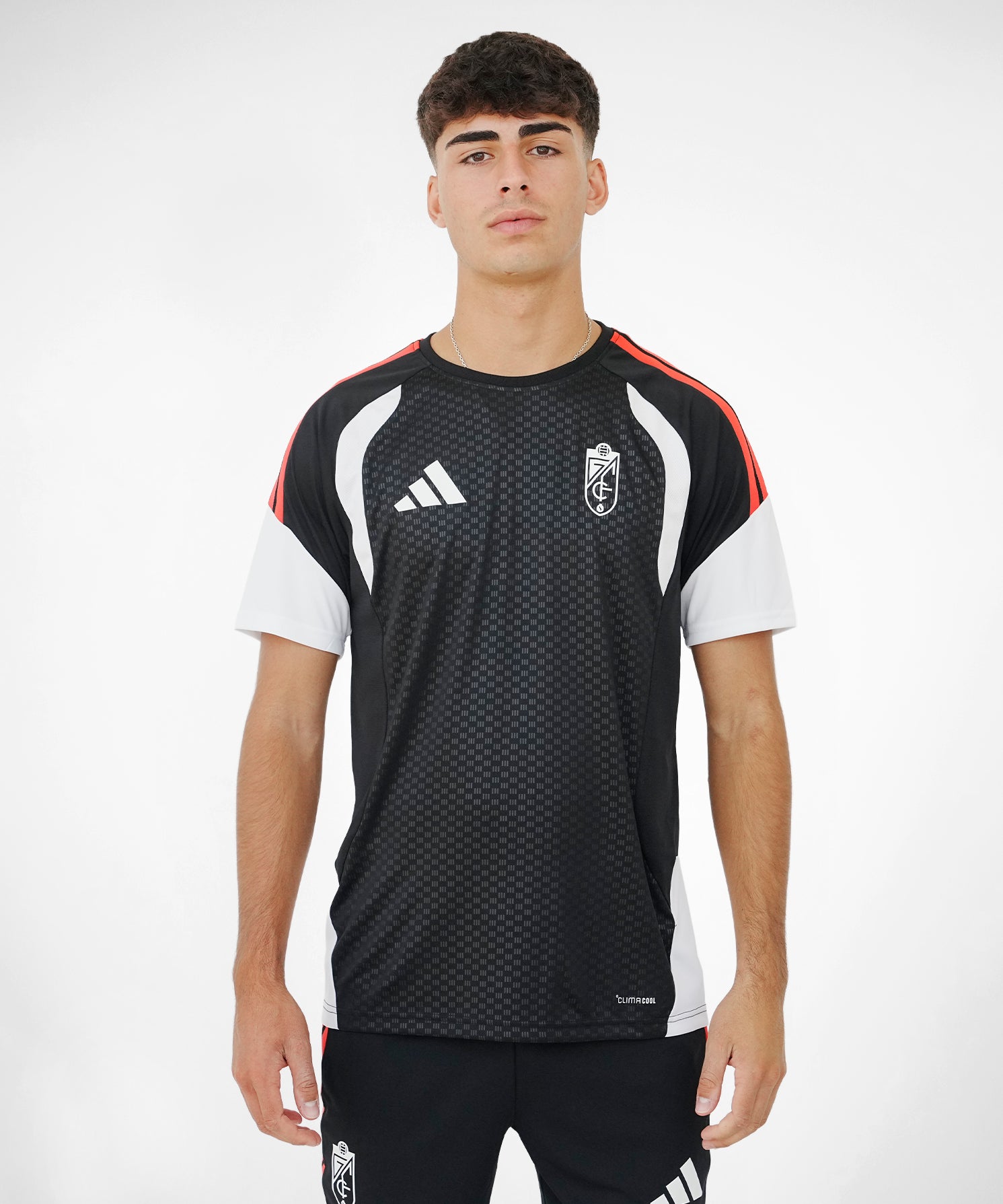 CAMISETA_TRAINING_NEGRA.jpg
