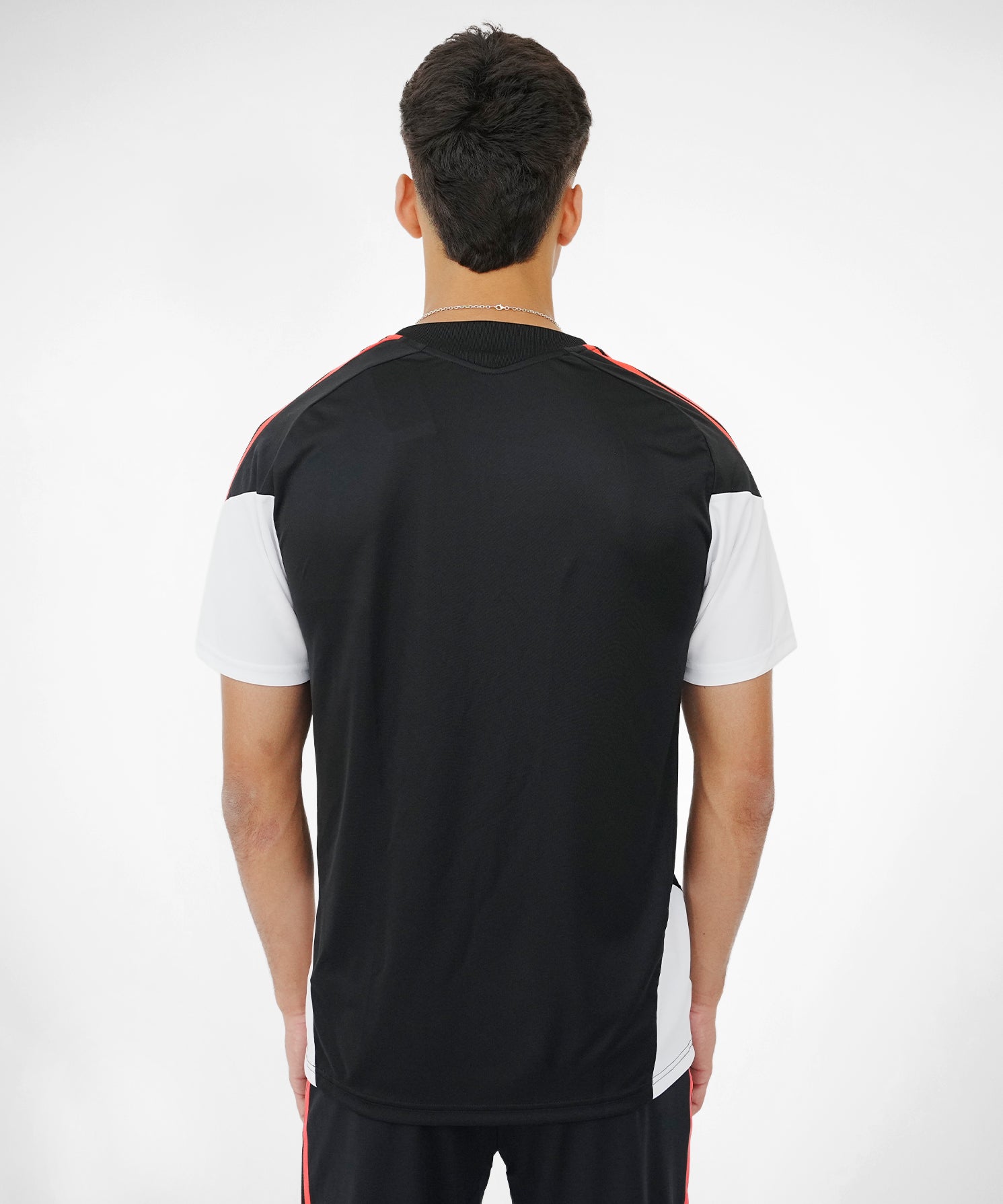 CAMISETA_TRAINING_NEGRA_ESPALDA.jpg