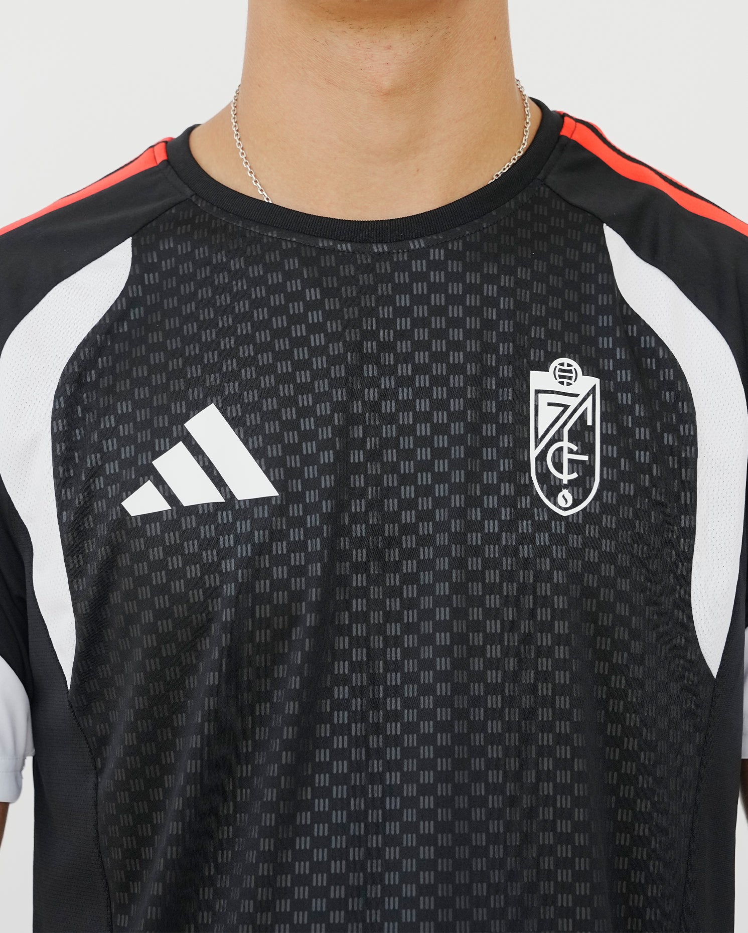 Camiseta Entreno Negra Hombre adidas 26-27