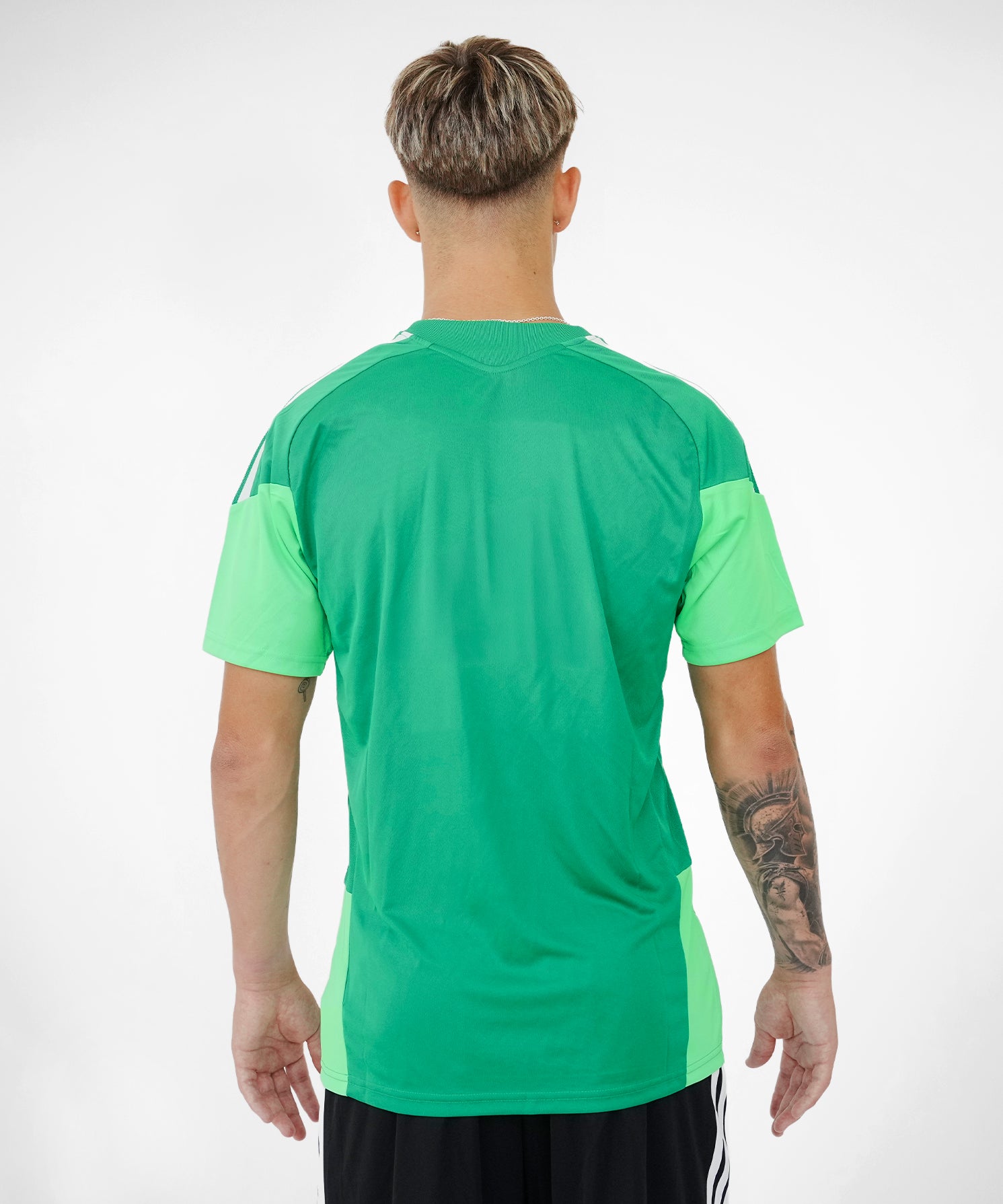 CAMISETA_TRAINING_VERDE_ESPALDA.jpg