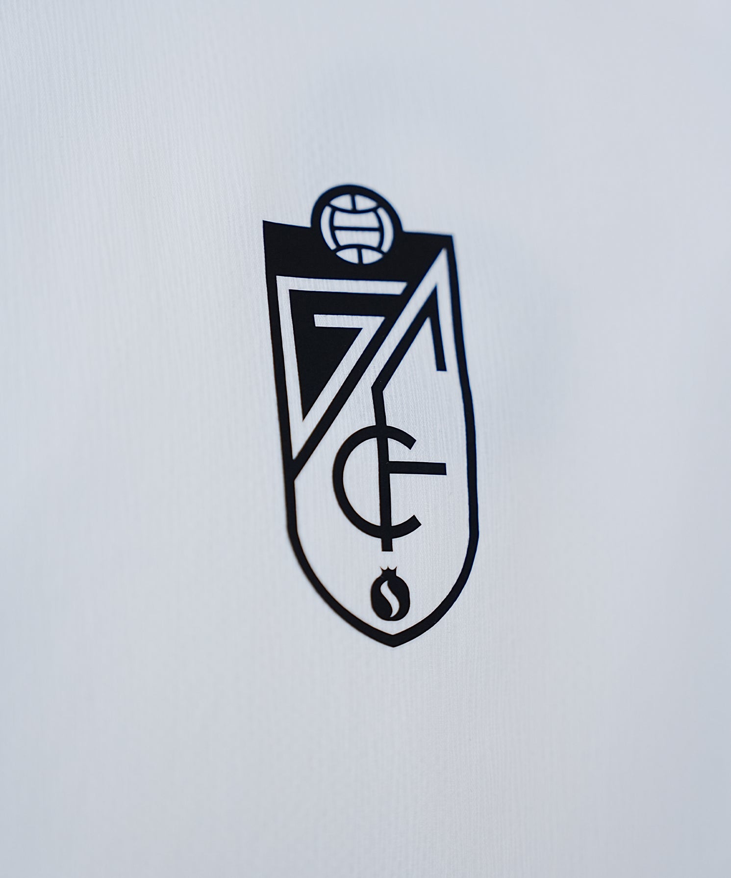 CHAQUETA_BLANCA_ESCUDO.jpg