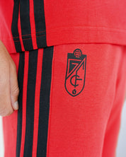 Pantalón ESS Rojo Hombre adidas 25-26