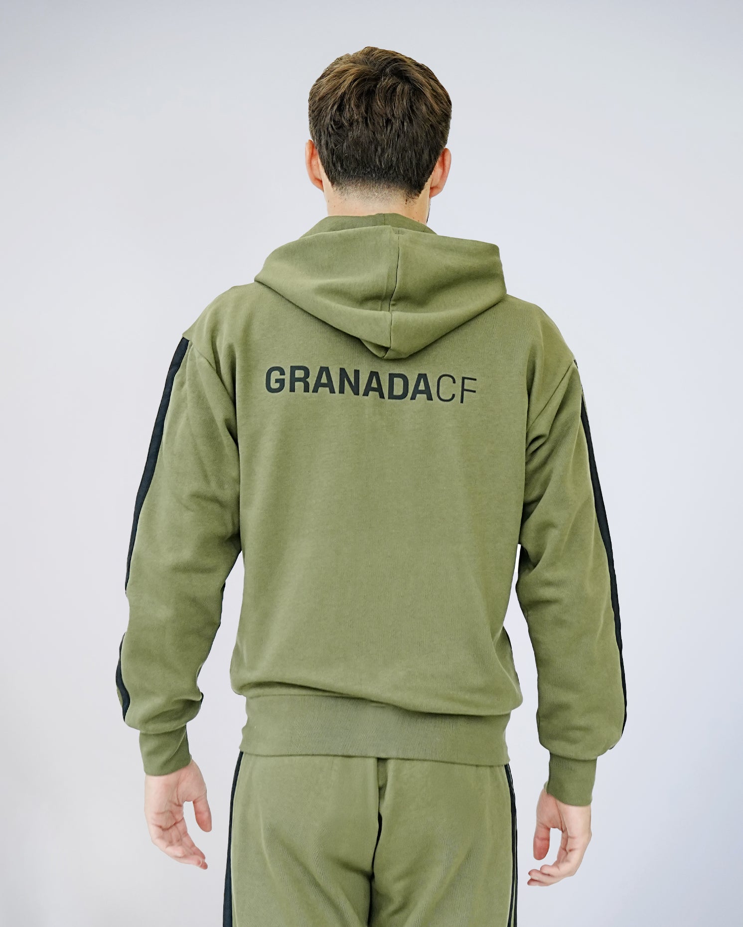 Chaqueta ESS Kaki Hombre adidas 25-26