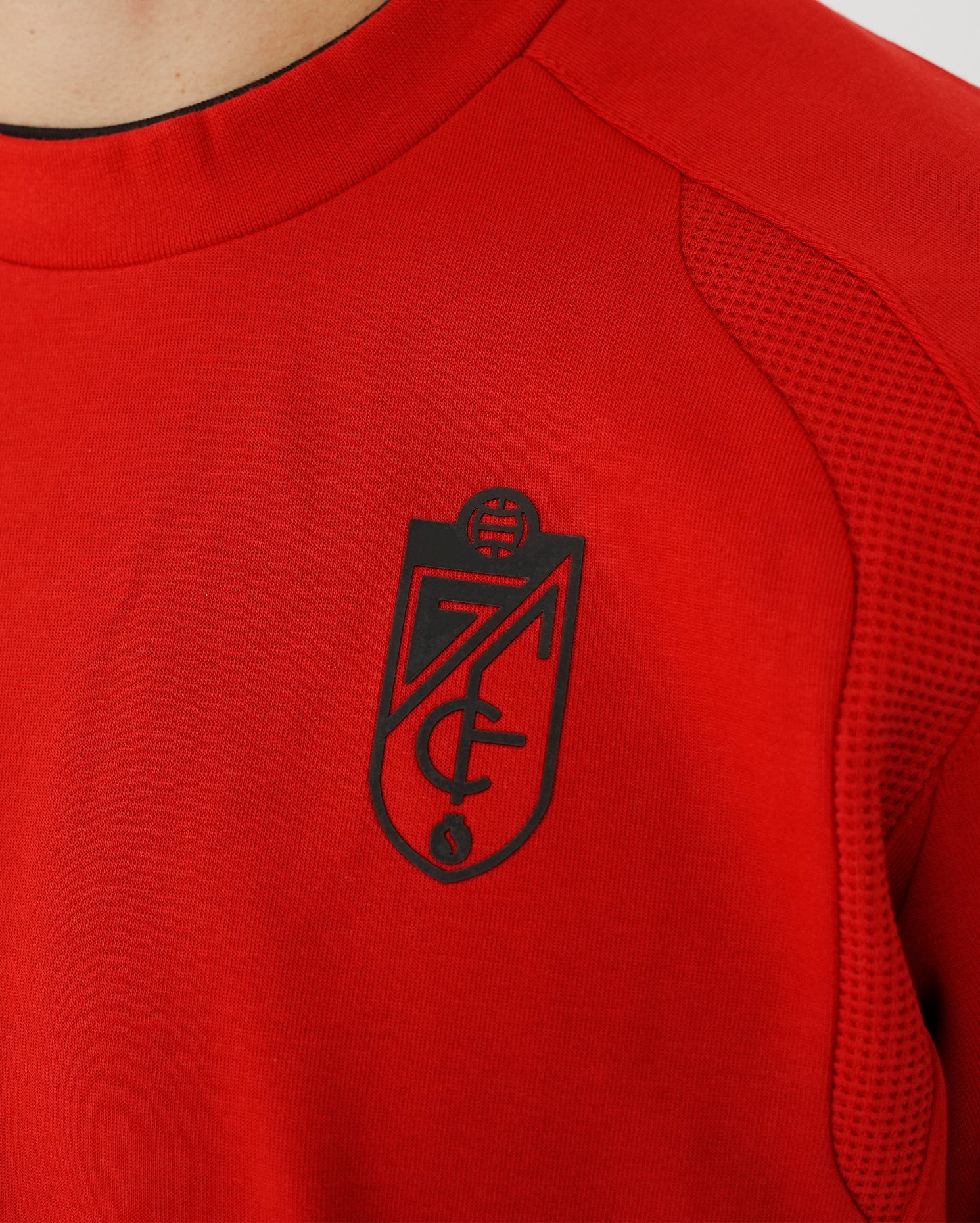 Sudadera Travel Roja Hombre adidas 26-27