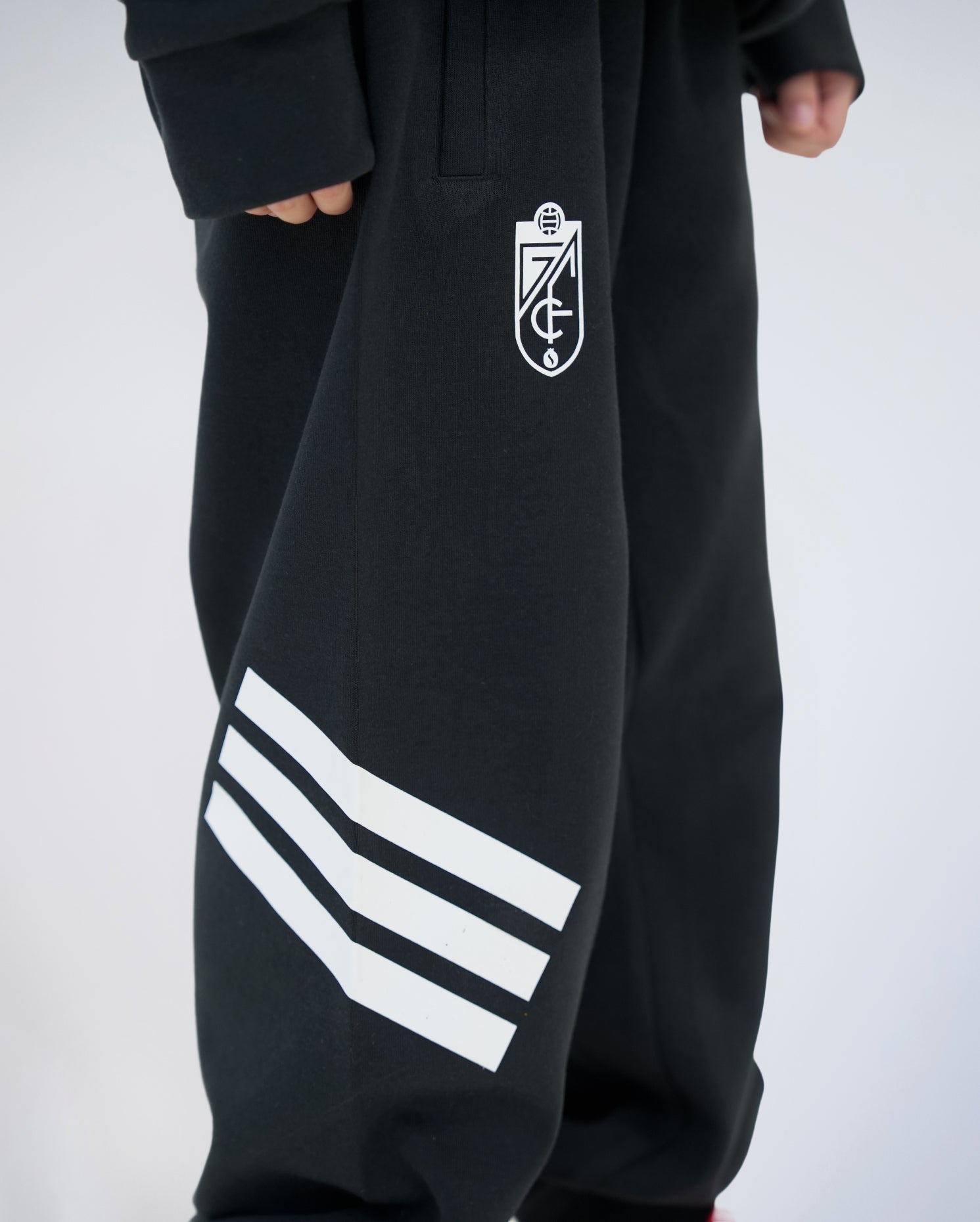 Pantalón FI Negro Niño adidas 25-26