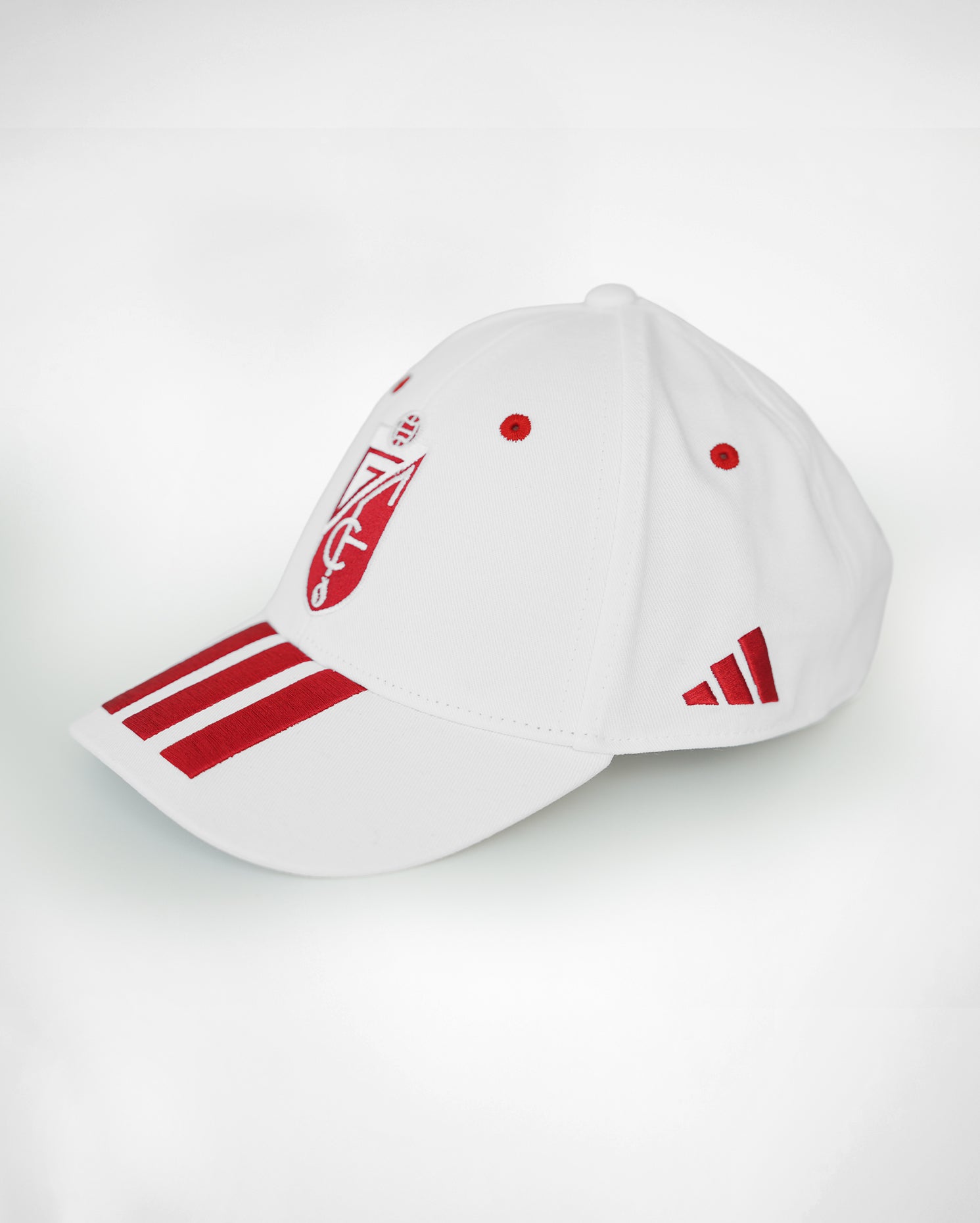 Gorra Blanca Escudo Bordado adidas 26-27