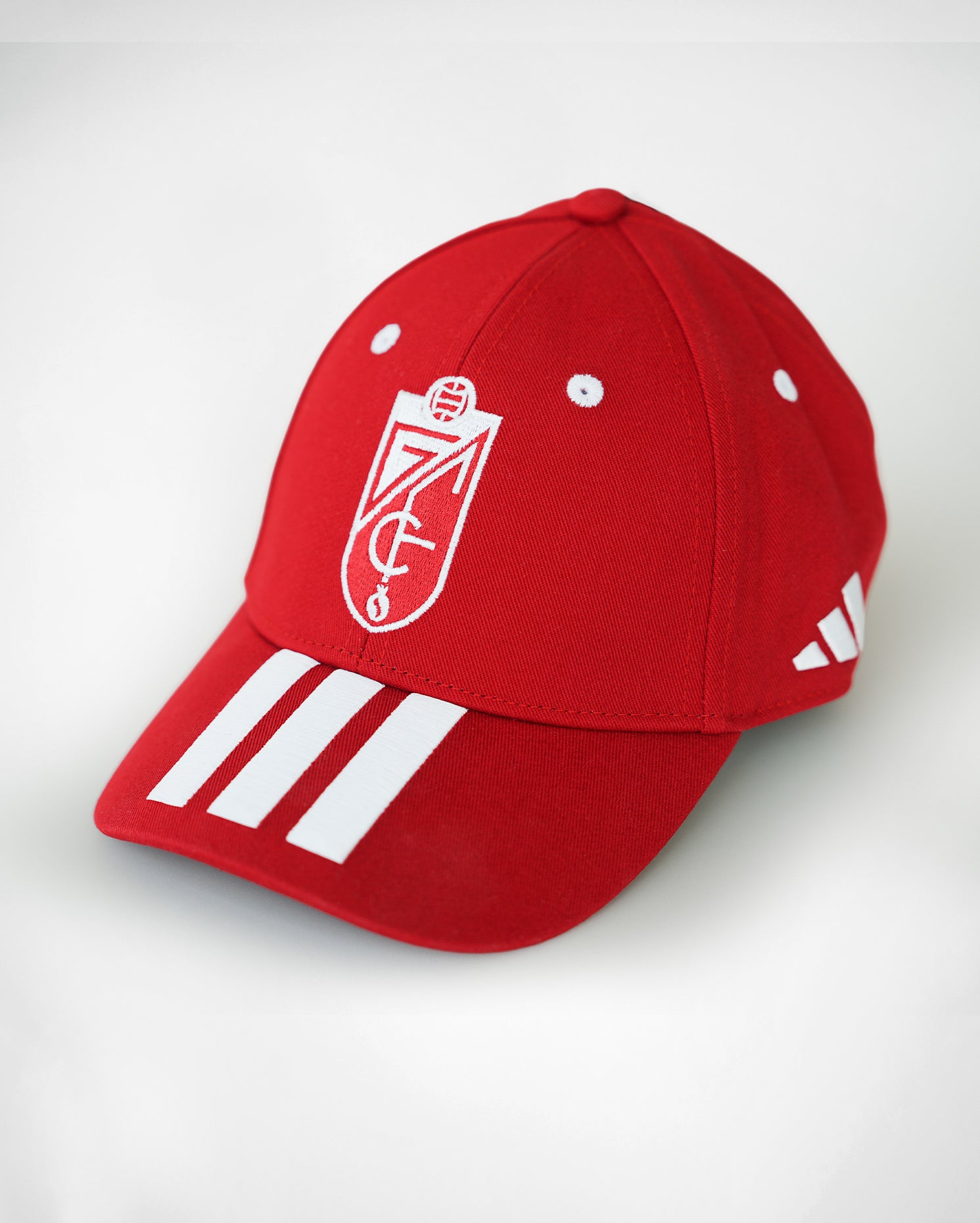 Gorra Roja Escudo Bordado adidas 26-27