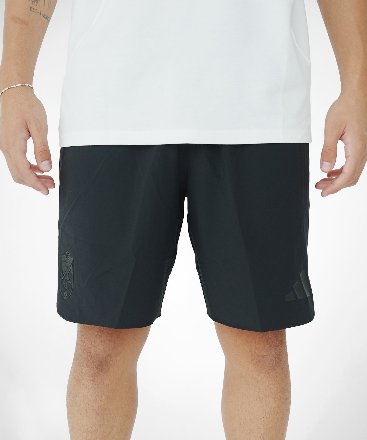 PANTALON_CORTO_NEGRO.jpg