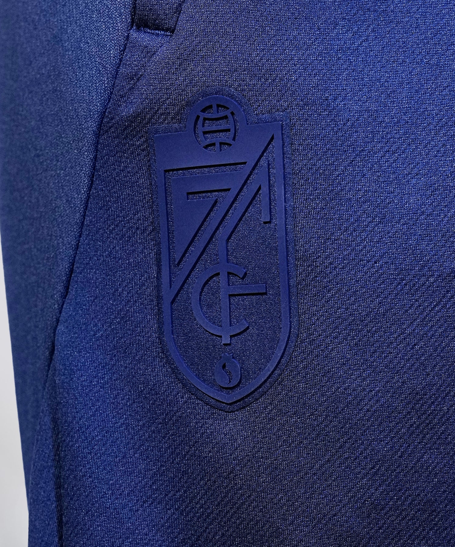 PANTALON_ESCUDO_489f6ef5-50a6-4641-ba51-b933343236b3.jpg