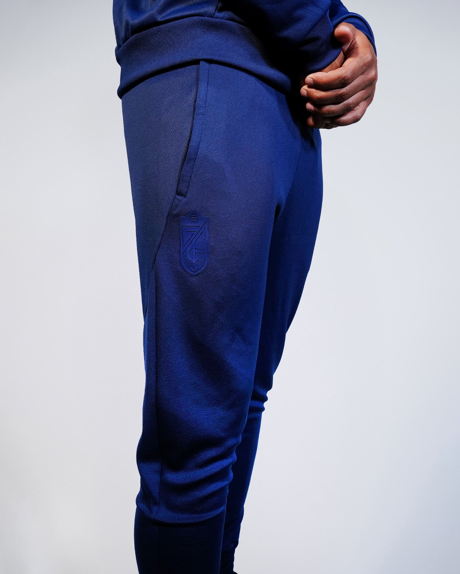 Pantalón Travel Azul Hombre adidas 25-26