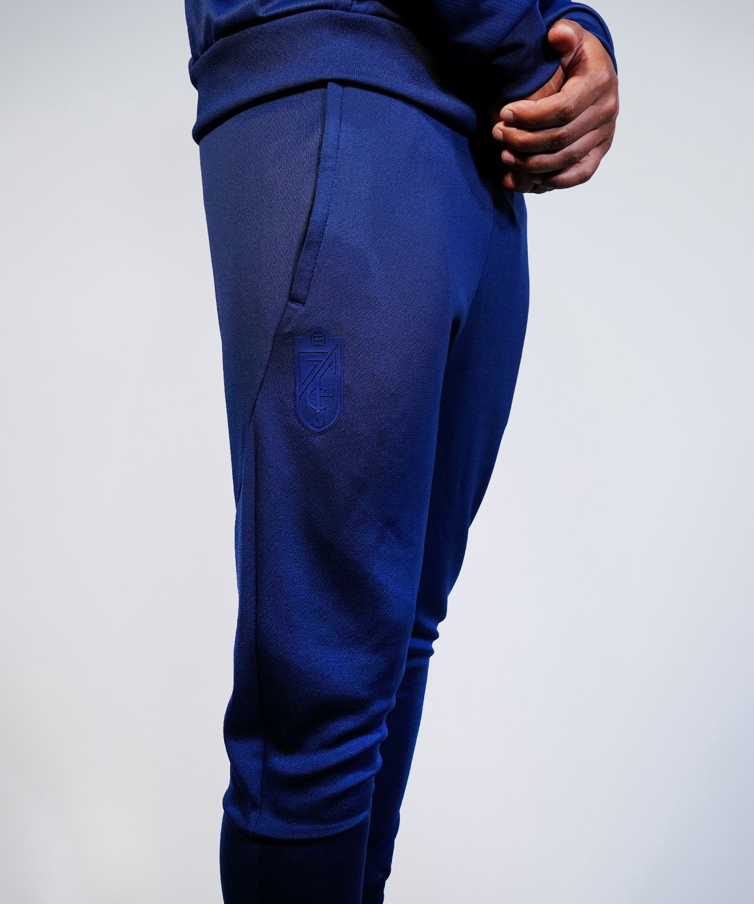 PANTALON_LARGO_1.jpg