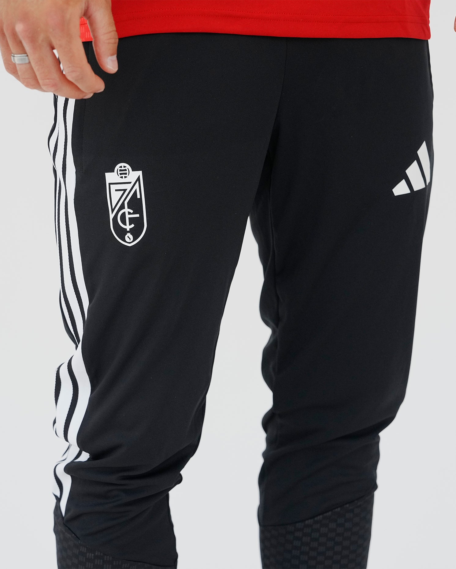 Pantalón Largo Chándal Staff Hombre adidas 26-27