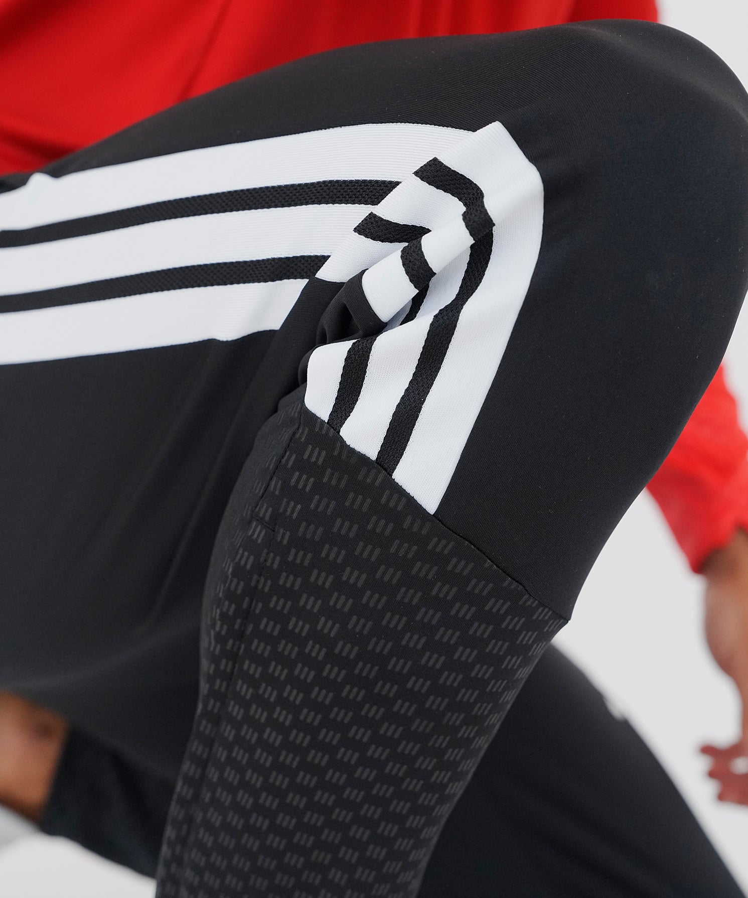 PANTALON_TRAINING_LARGO_DETALLE_2.jpg