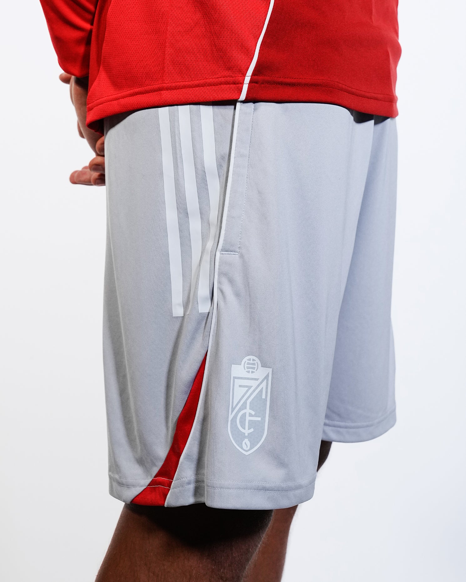 Pantalón Corto Entreno Gris Hombre adidas 25-26