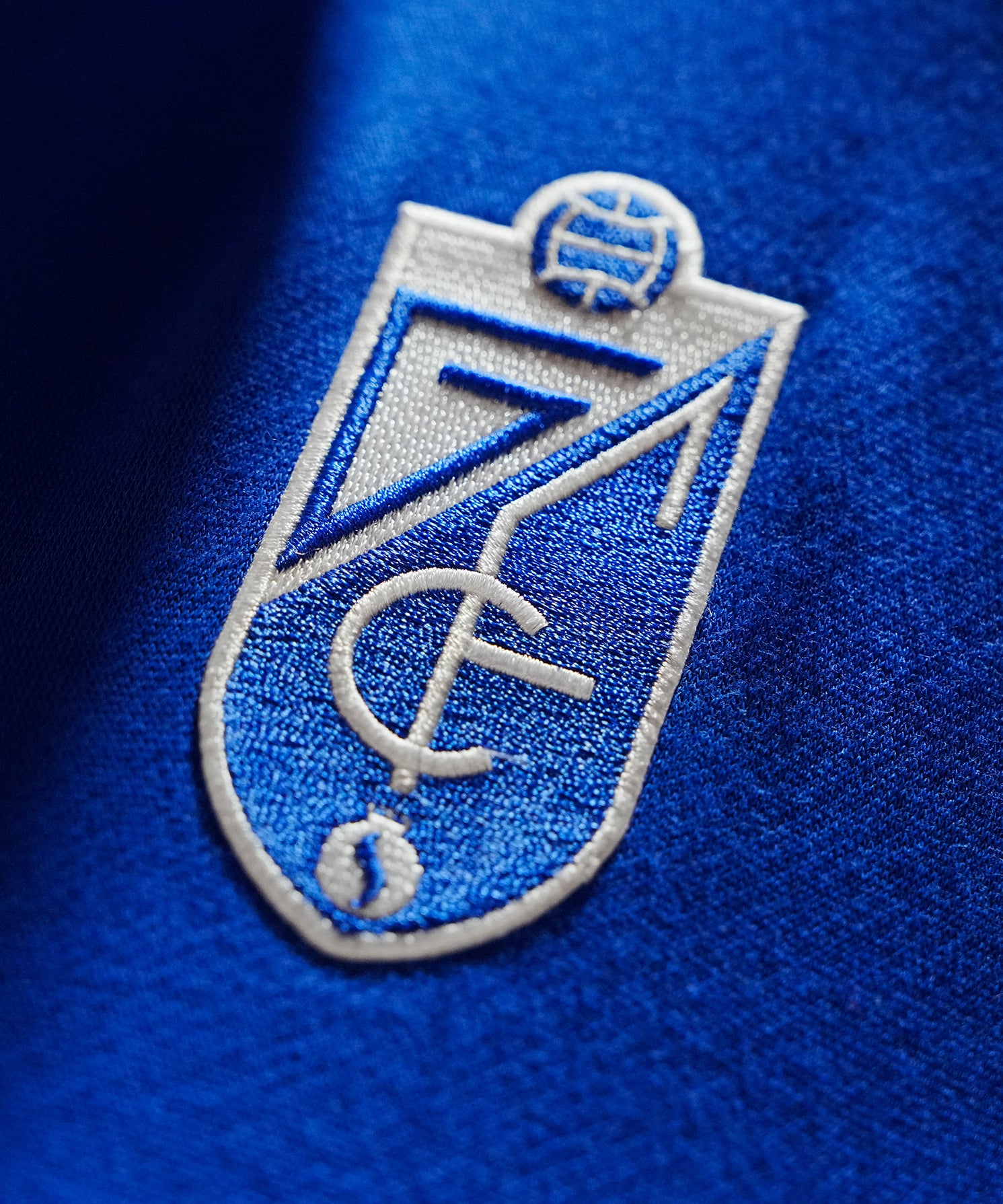 SUDADERA_AZUL_ESCUDO.jpg