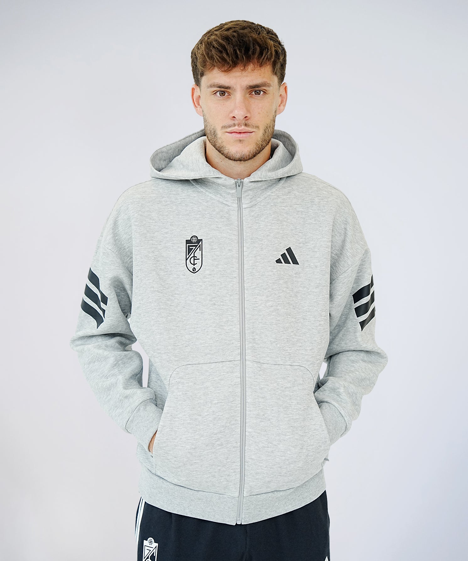 SUDADERA_GRIS_1_ee7441d5-9f25-452a-89b1-357731b7234a.jpg