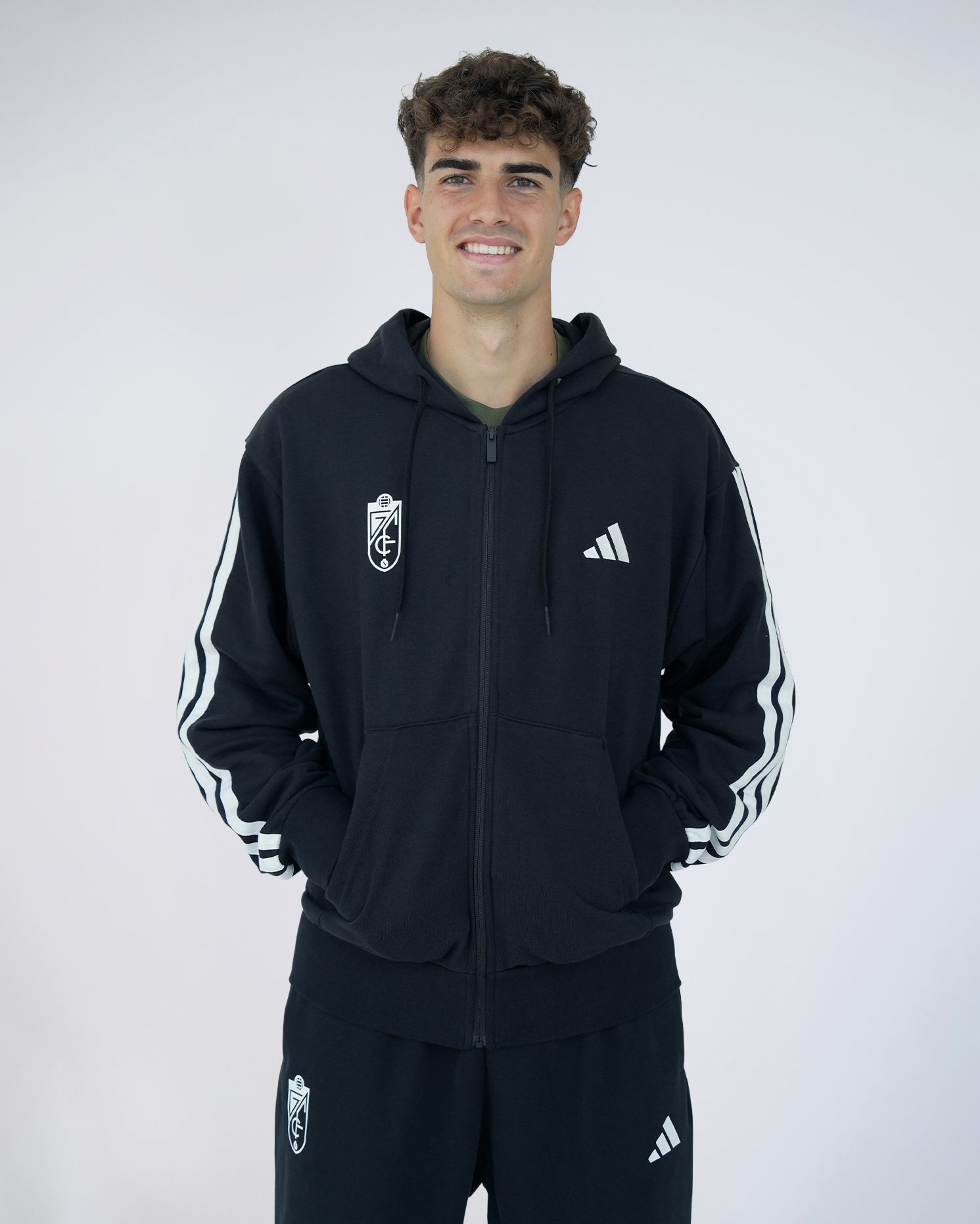 Chaqueta ESS Negra Hombre adidas 25-26