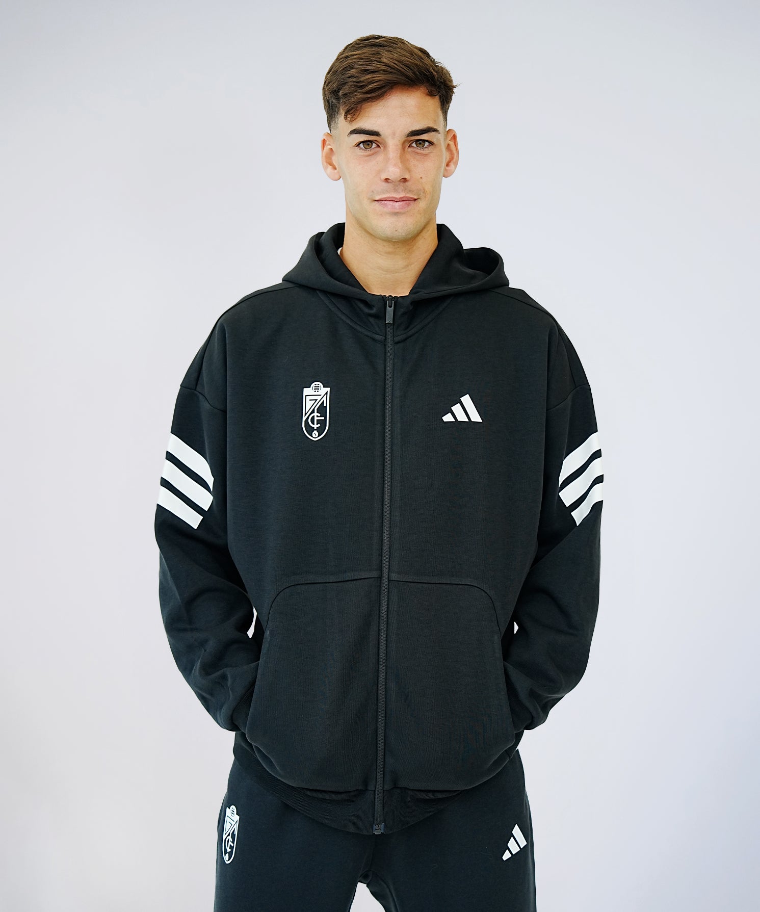 SUDADERA_NEGRA_1_65ba9162-c6b1-49a7-936e-dd984dd0452a.jpg