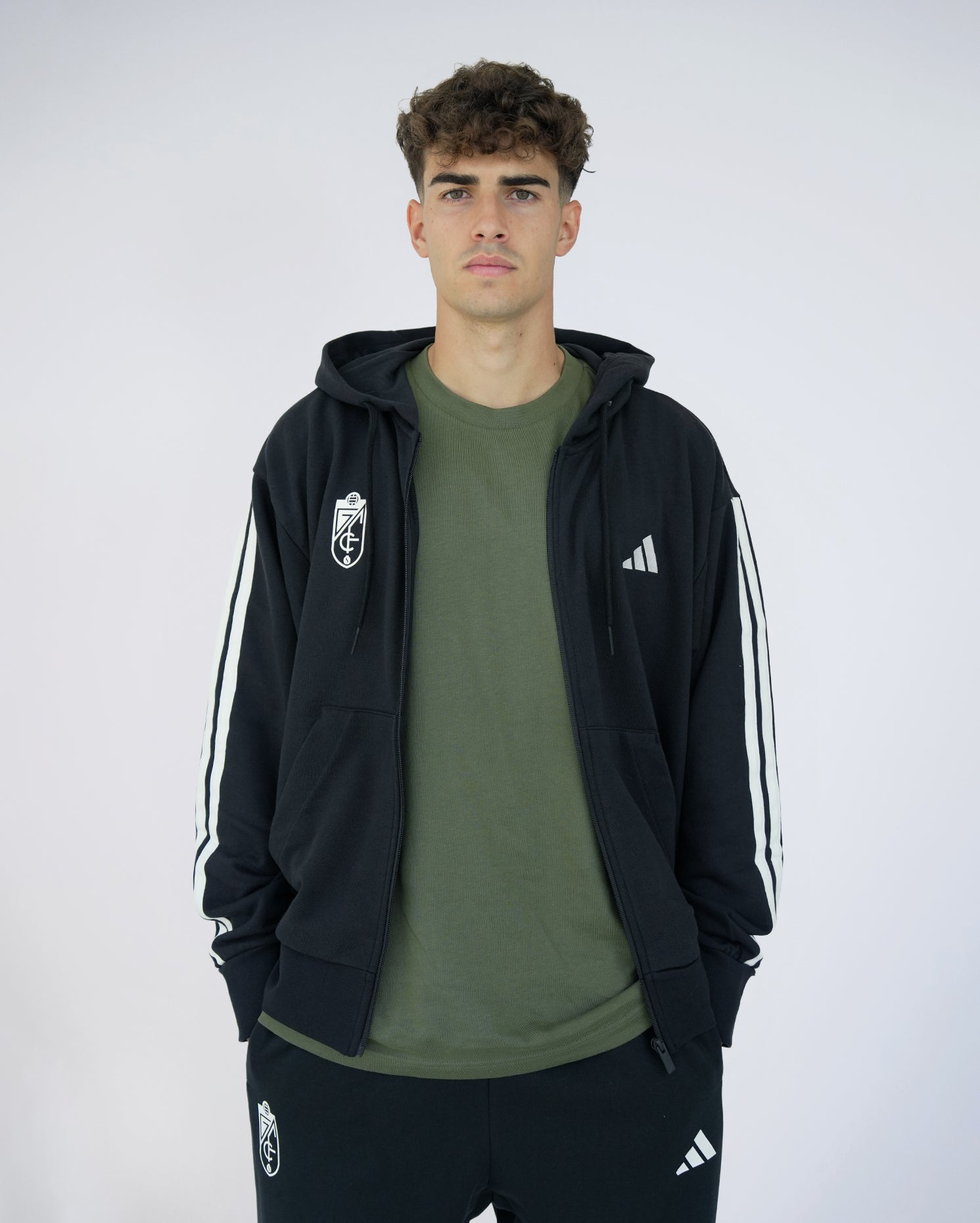 Chaqueta ESS Negra Hombre adidas 25-26