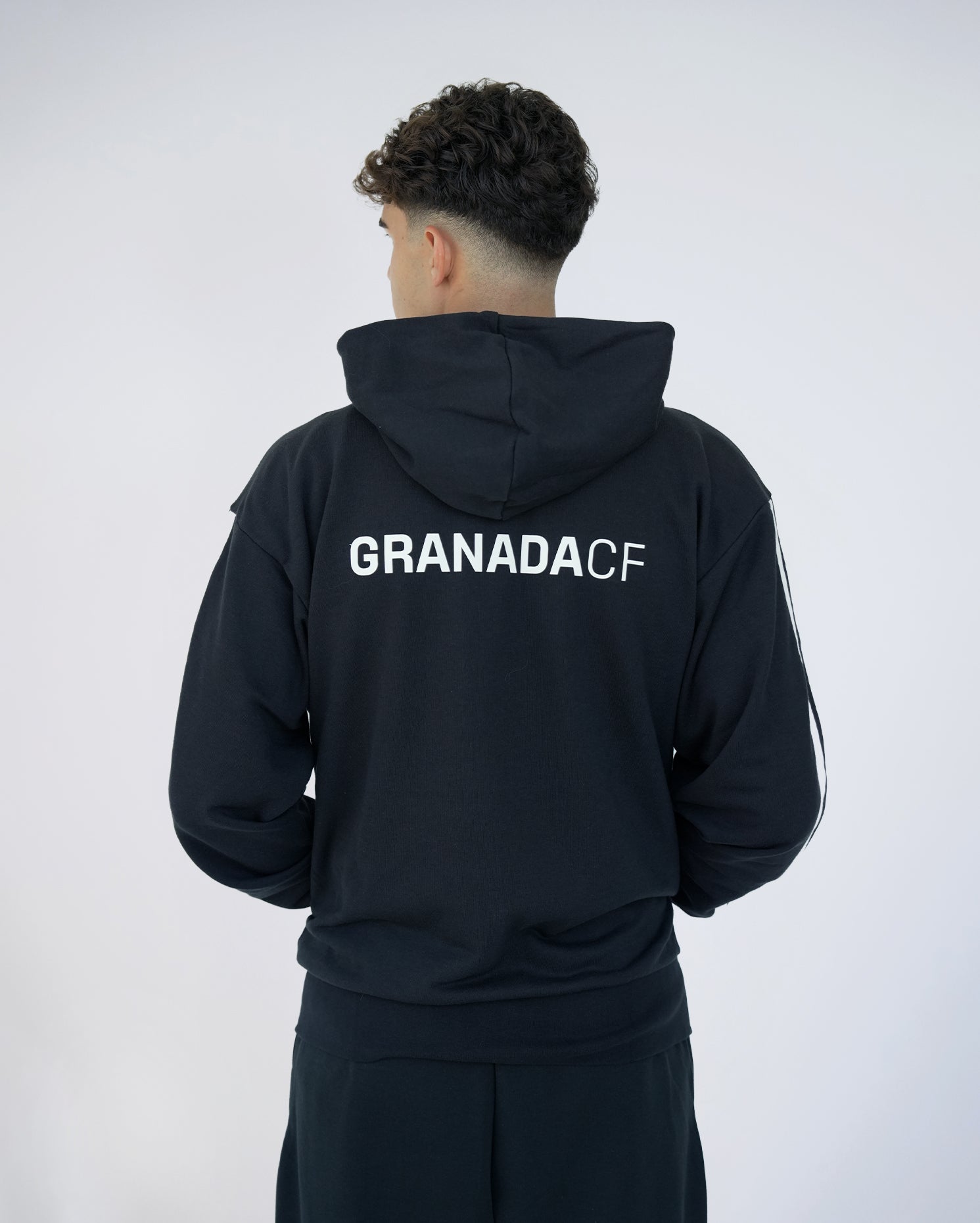 Chaqueta ESS Negra Hombre adidas 25-26