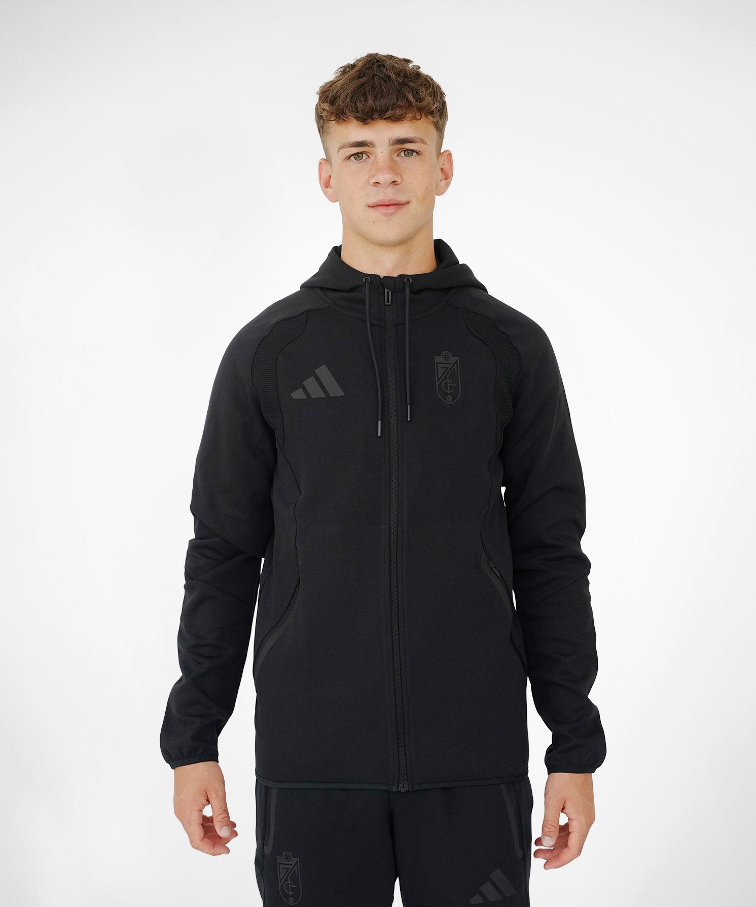 SUDADERA_NEGRA_FRONTAL.jpg