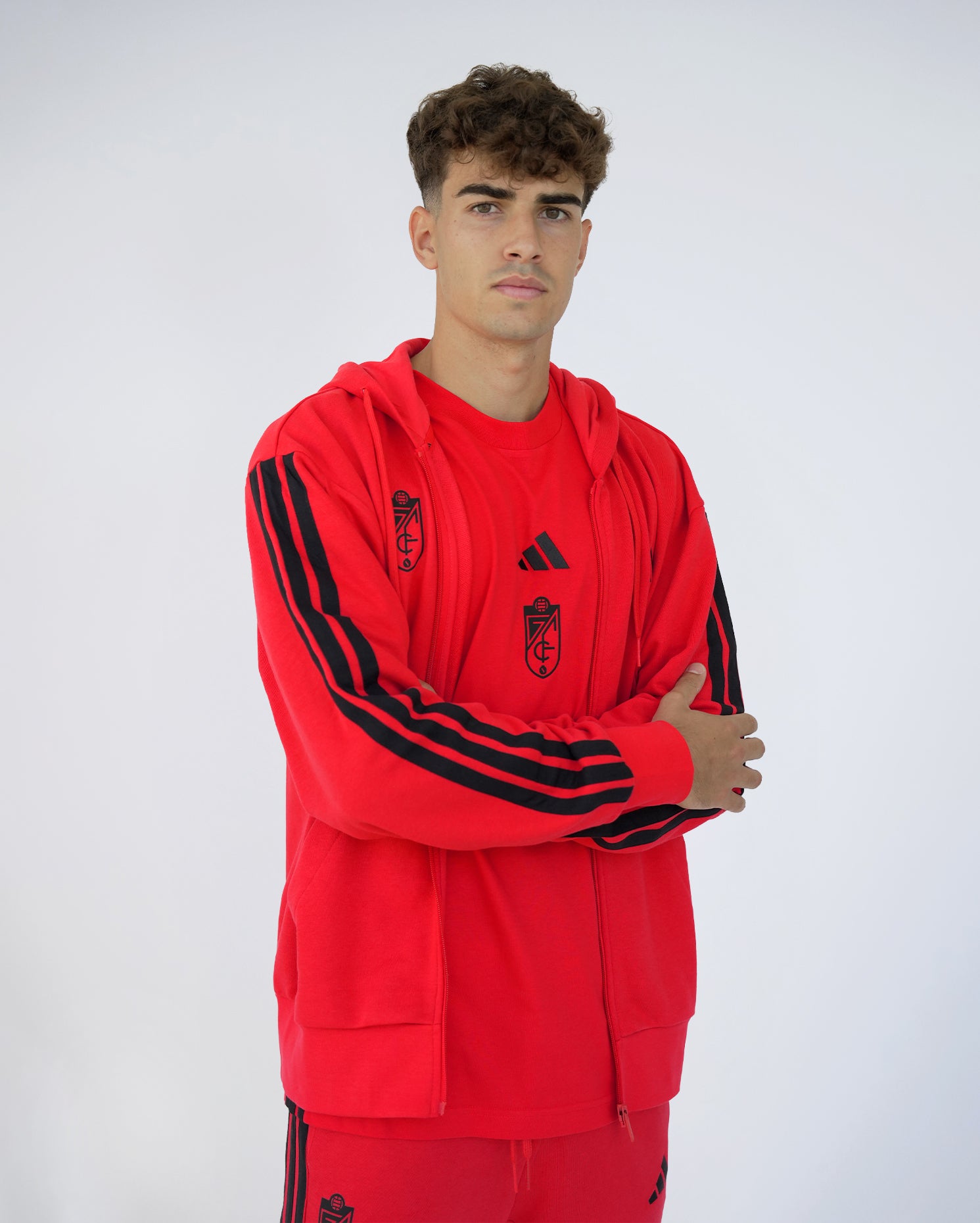 Chaqueta ESS Roja Hombre adidas 25-26