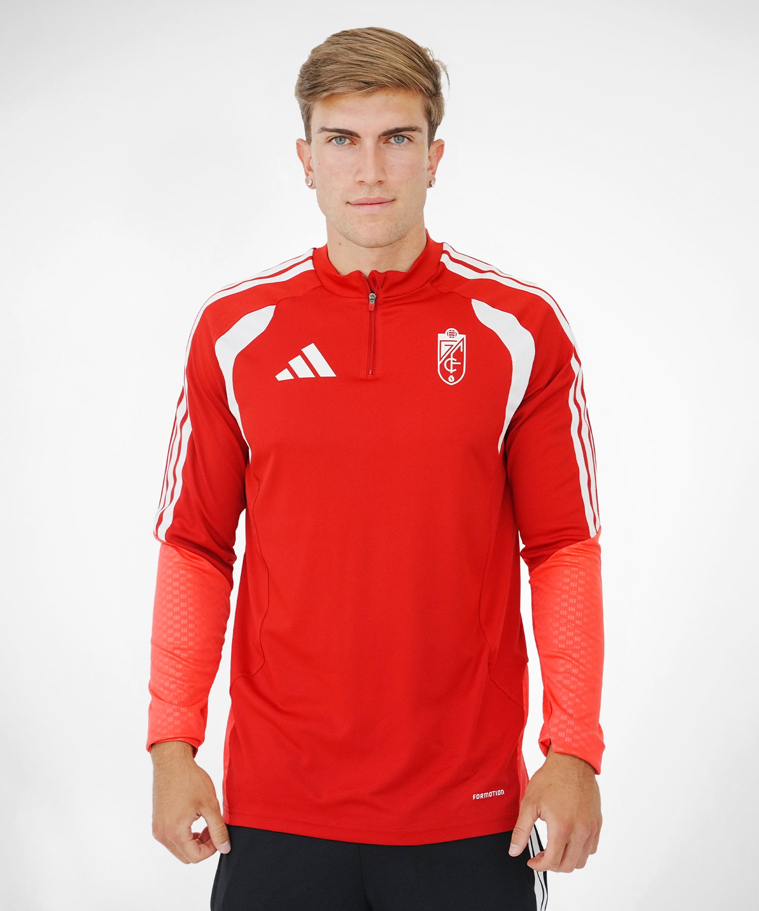 SUDADERA_ROJA_PLAYER.jpg
