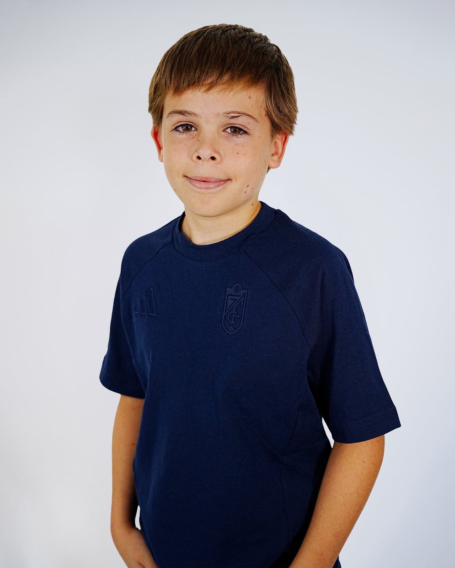 Camiseta Travel Azul Niño adidas 25-26